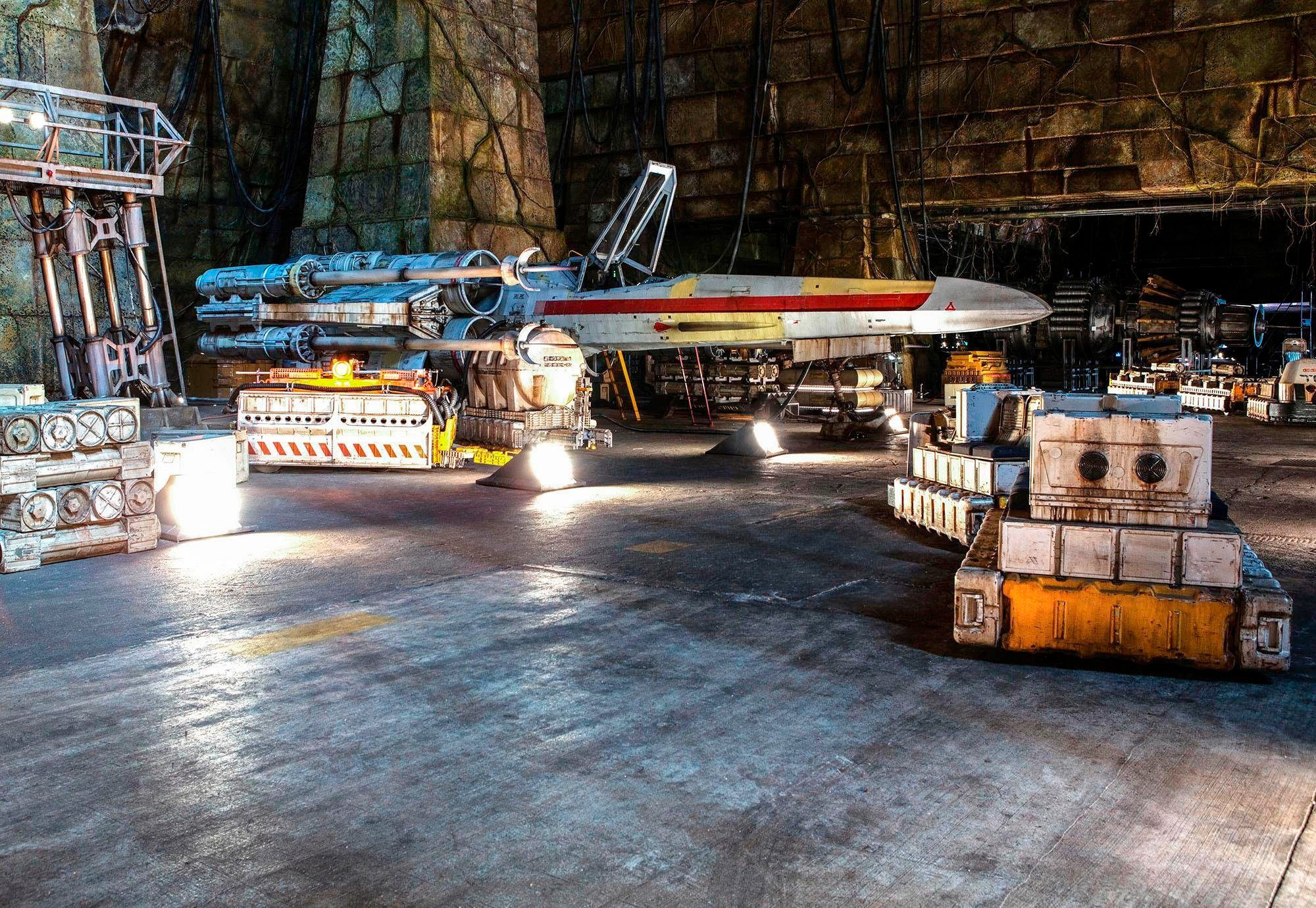 Image of Komar Fototapete "STAR WARS Rebel Base - Grösse 368 x 254 cm" bedruckt glatt Kinderzimmer