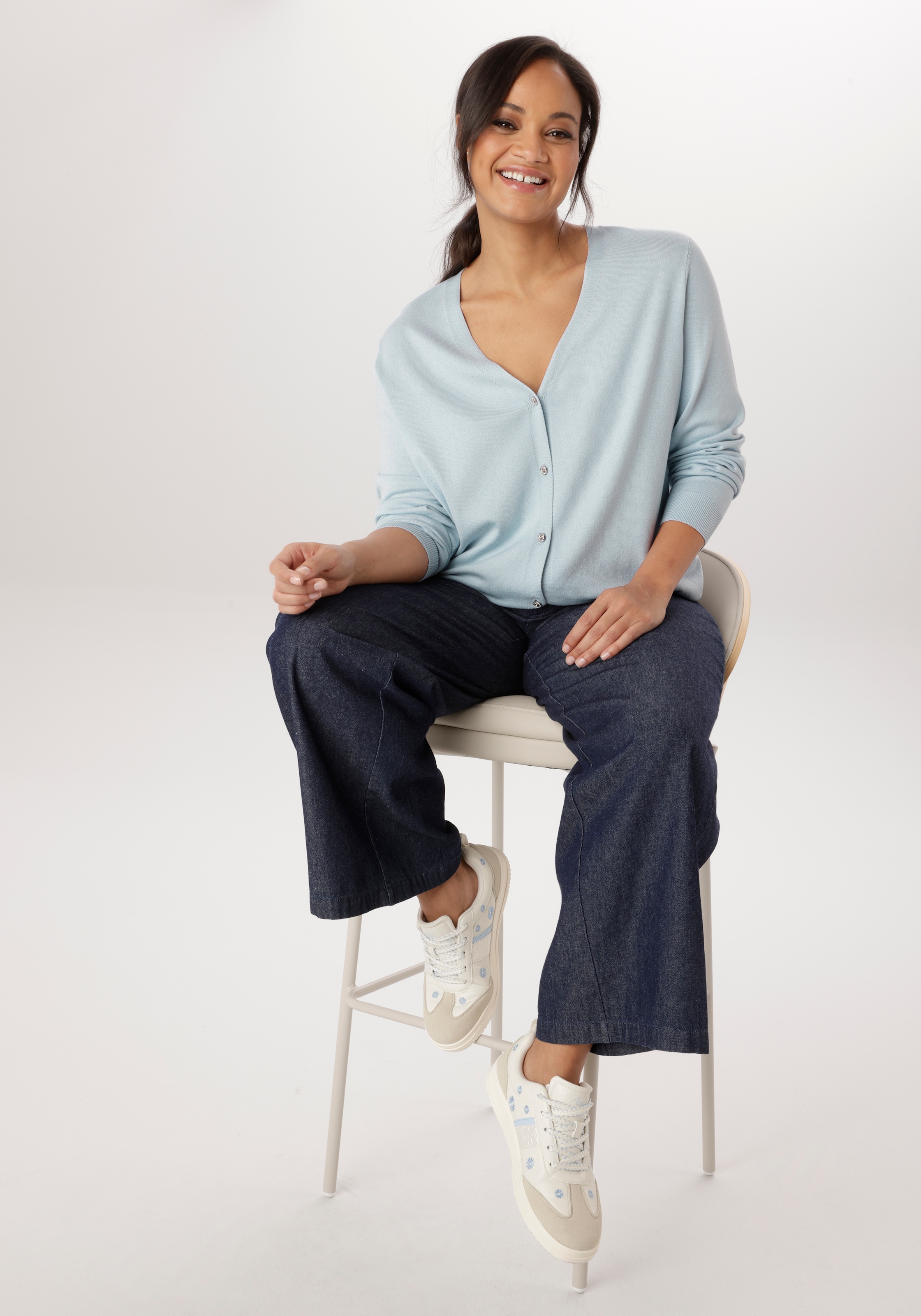 Aniston PLUS Veste en tricot avec boutons élégants