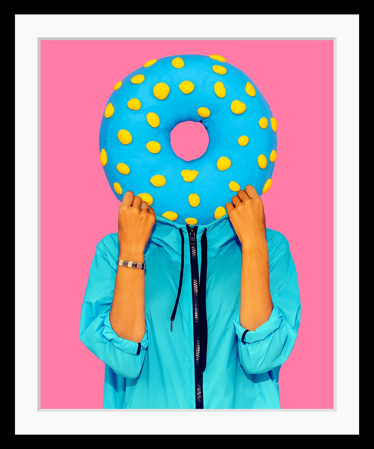 queence Bild "Antonia" Frau  Kunst  Lebensmittel  Süssigkeiten  Süssspeisen HD Premium Poster-Druck inkl. Holzrahmen