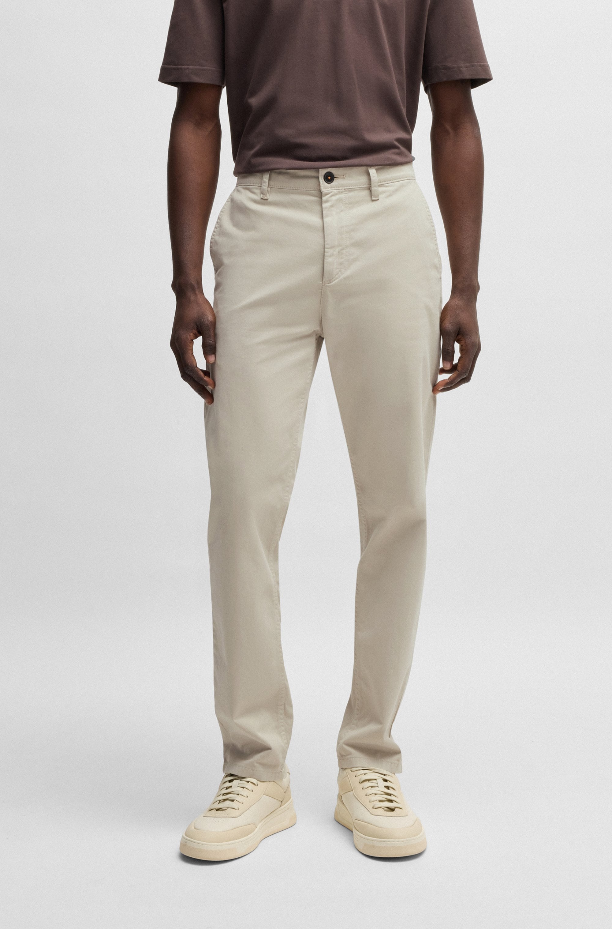 Image of BOSS ORANGE Chinohose "tapered" mit BOSS Logo hinten
