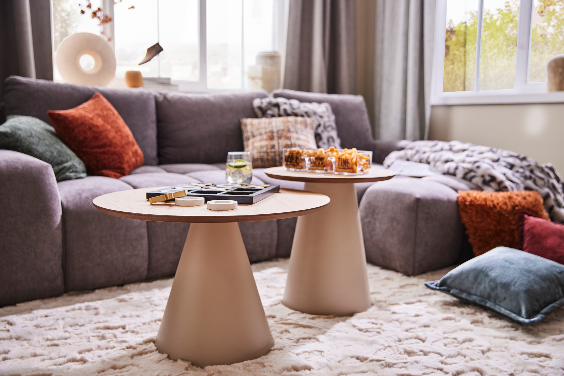 ACTONA GROUP Couchtisch »Soli« Rund Couchtisch, Tischplatte matt Eiche, Säule Gestell grau, Ø65x43cm
