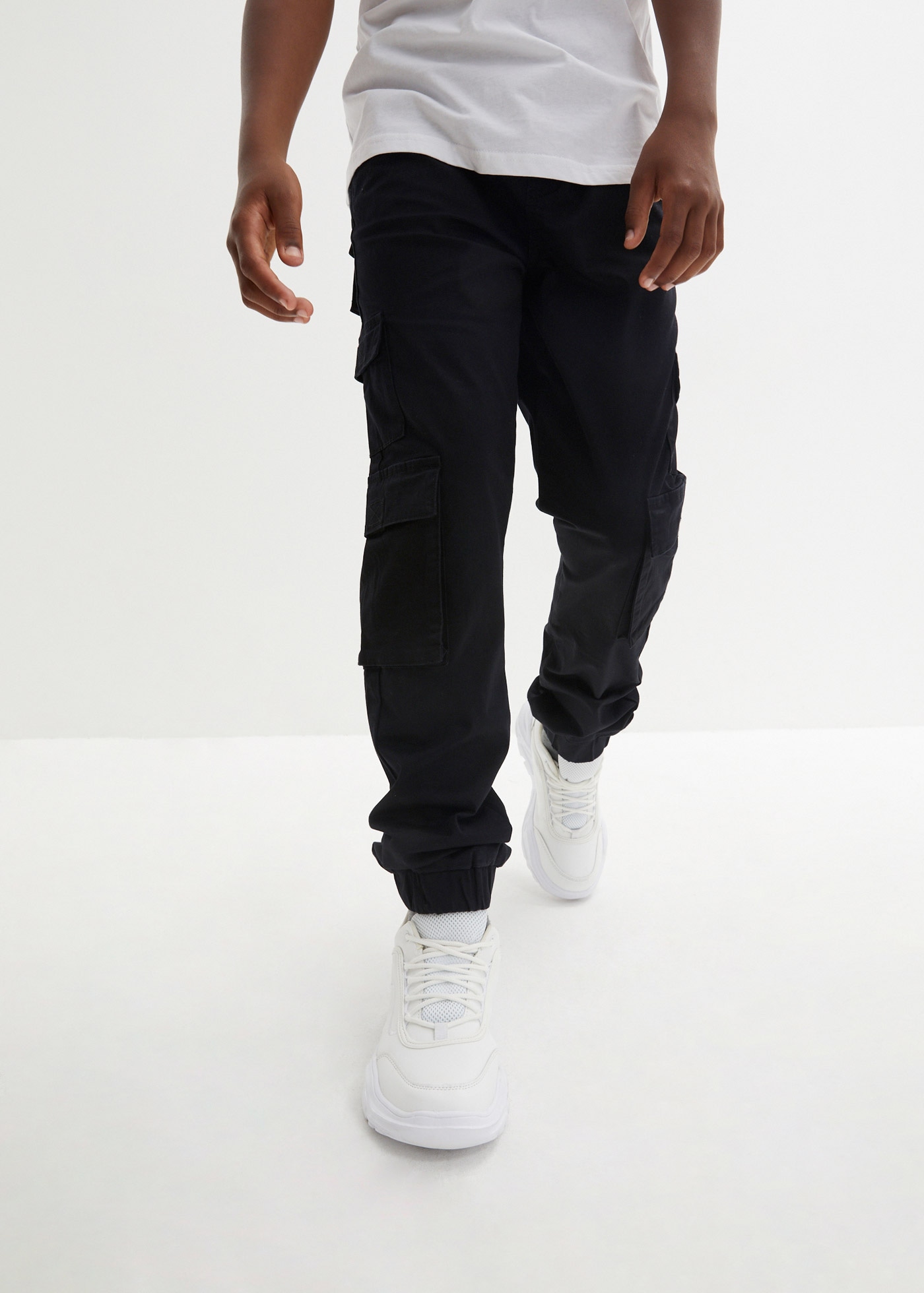 Image of bonprix Cargohose aus Baumwolle mit Elasthan, bequeme Passform, mit grossen Taschen