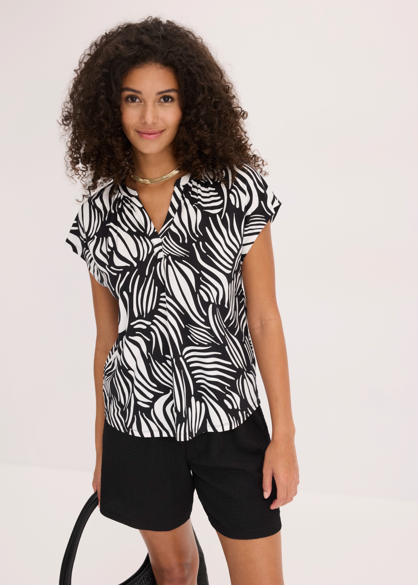 Image of bonprix Henleyshirt aus Viskose und Elasthan, mit V-Ausschnitt, Kurzarm-Design