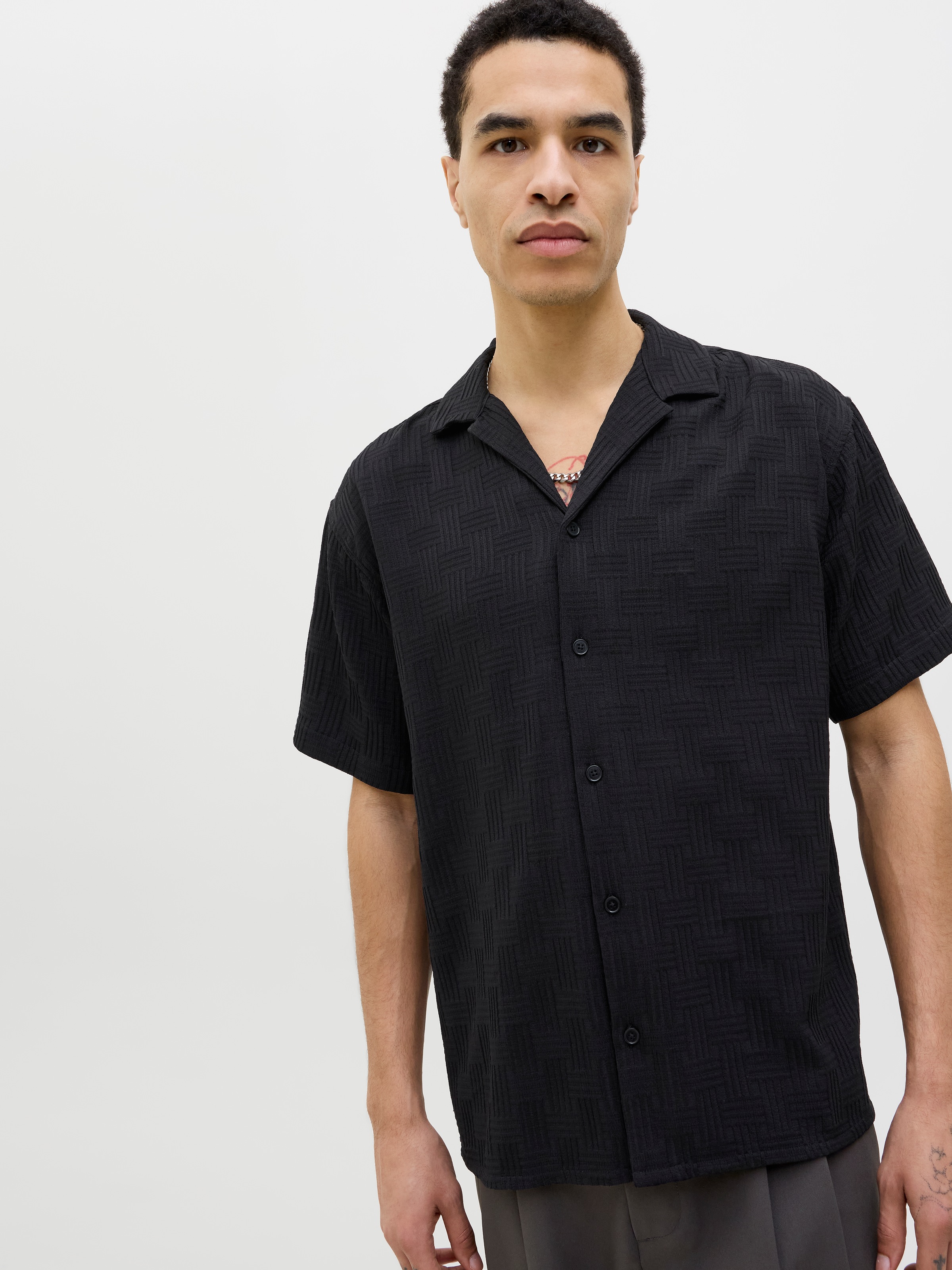 Jack & Jones Kurzarmhemd »JJEMATTEO RESORT SHIRT SS SN«, mit Resort Kragen