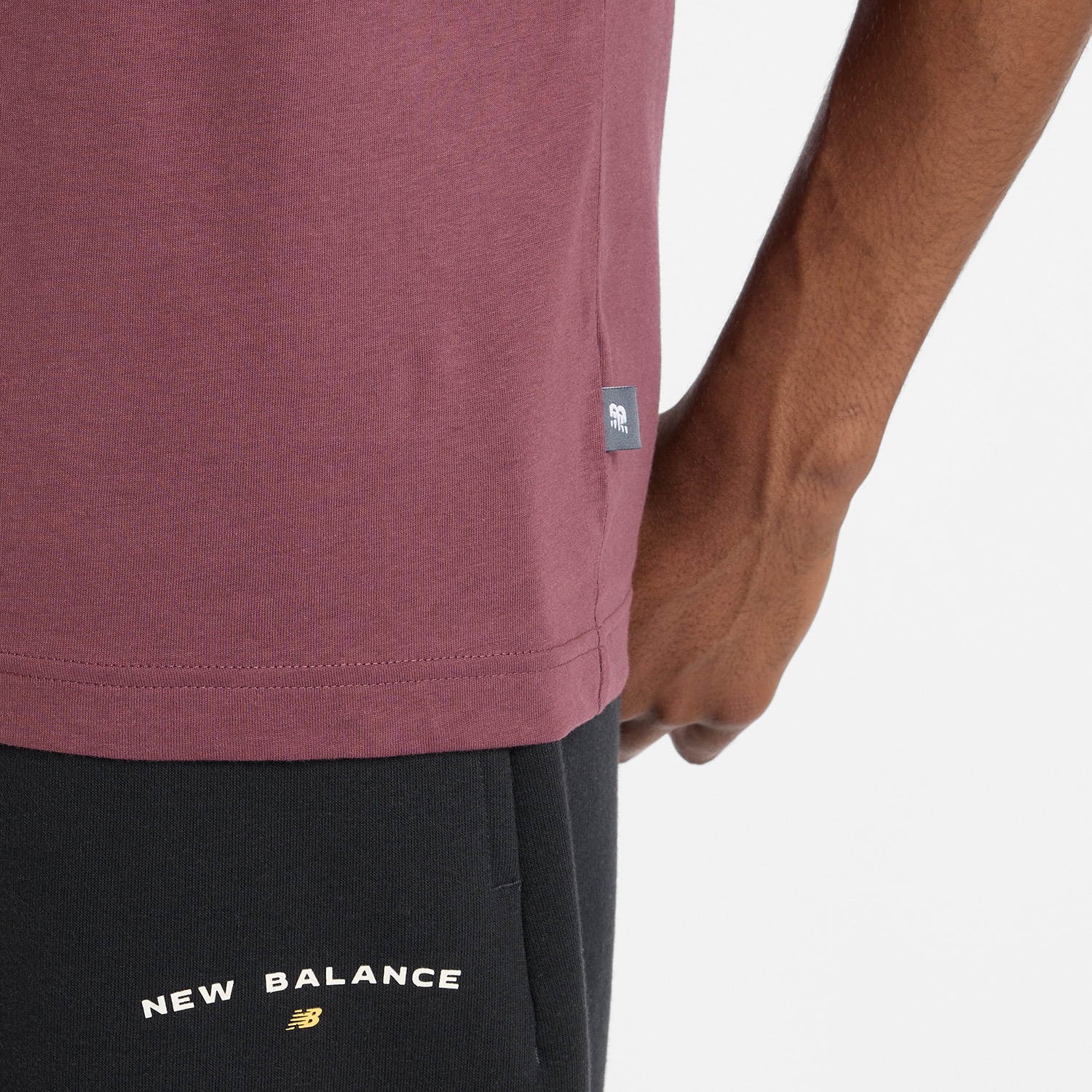 New Balance T-Shirt »SPORT ESSENTIALS LOGO T-SHIRT«, mit Label