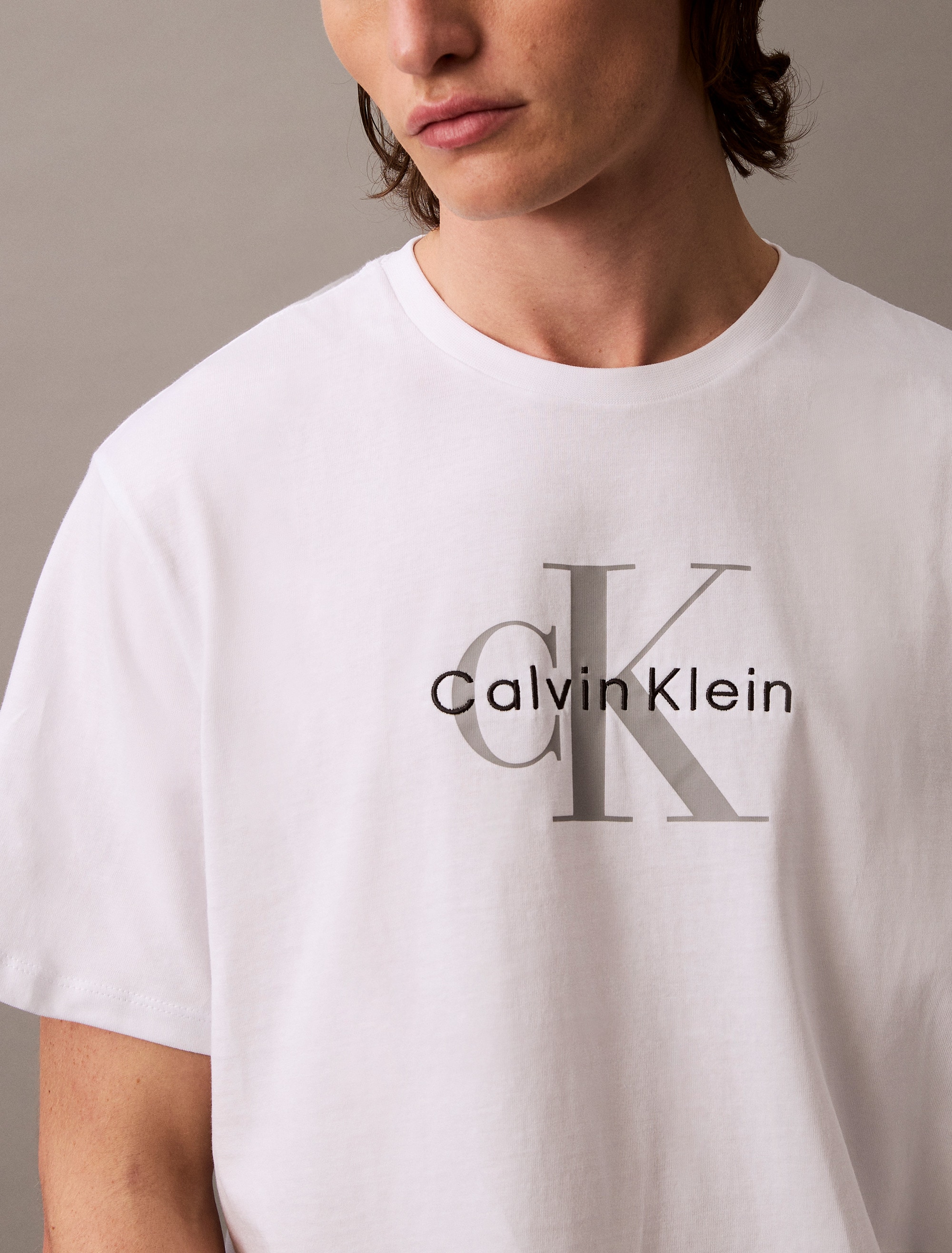 Calvin Klein Jeans T-Shirt »SS Hero Monologo Tee 20s«, Mit Rundhalsausschnitt, regular fit