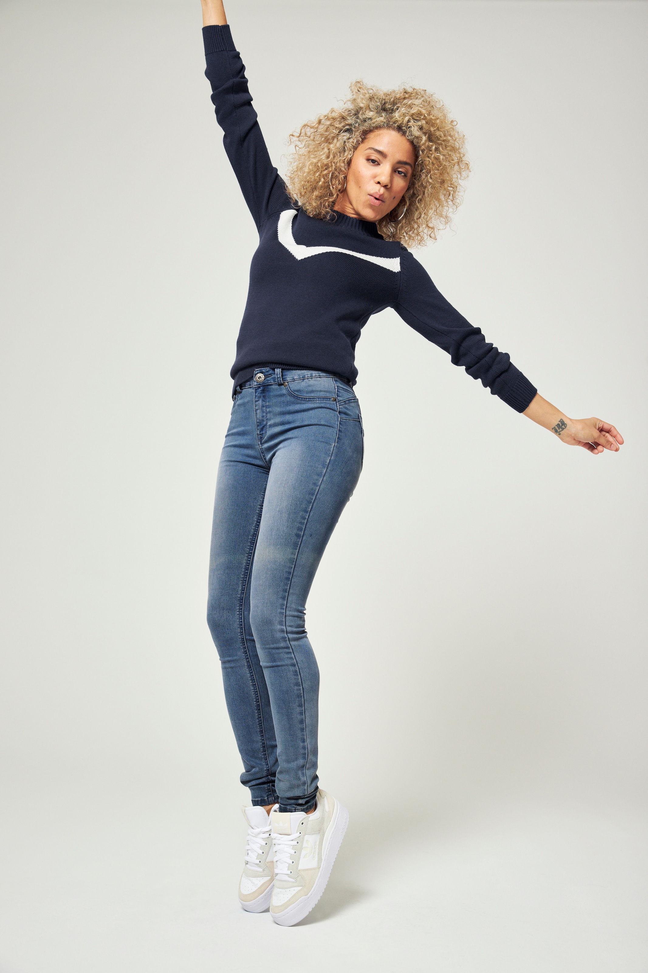 ♕ Arizona Skinny-fit-Jeans »Ultra Stretch«, auf High Shapingnähten mit Waist versandkostenfrei