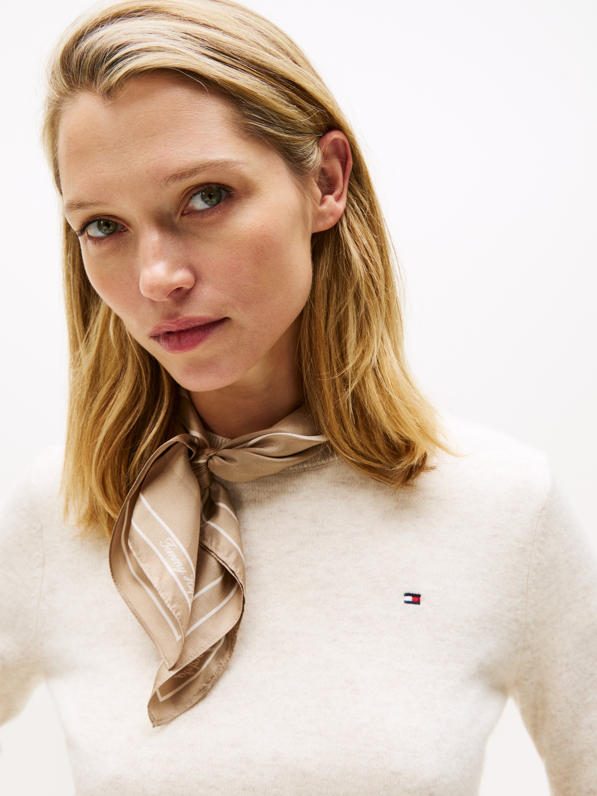 Tommy Hilfiger Halstuch »TH HERITAGE SCRIPT SILK SCARF« quadratisch, aus reiner Seide mit Logo, Masse 50 xs0 cm