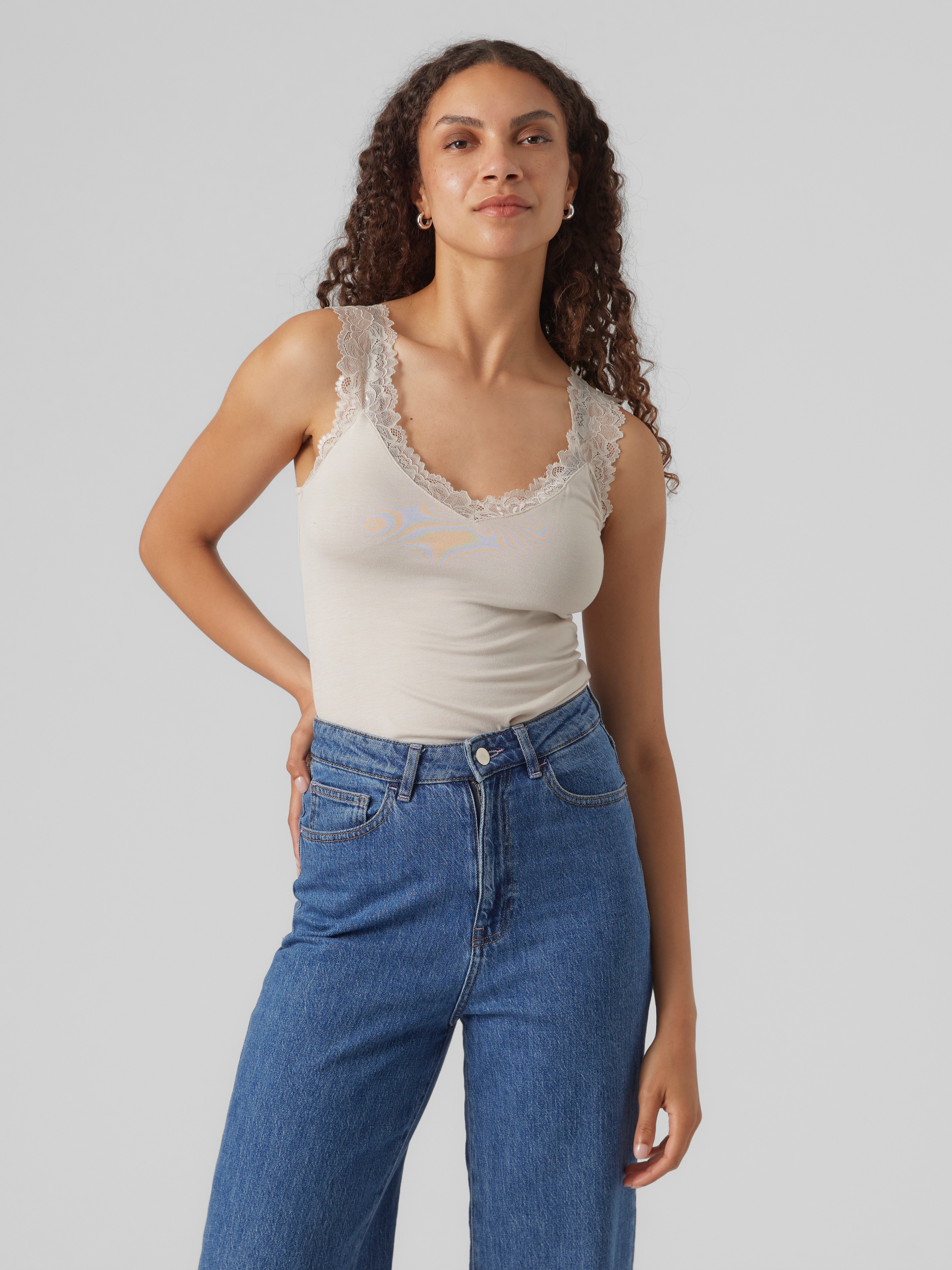 Vero Moda Top à bretelles »VMROSA SL TOP JRS NOOS« Viskosemischung, Spitzen Detail
