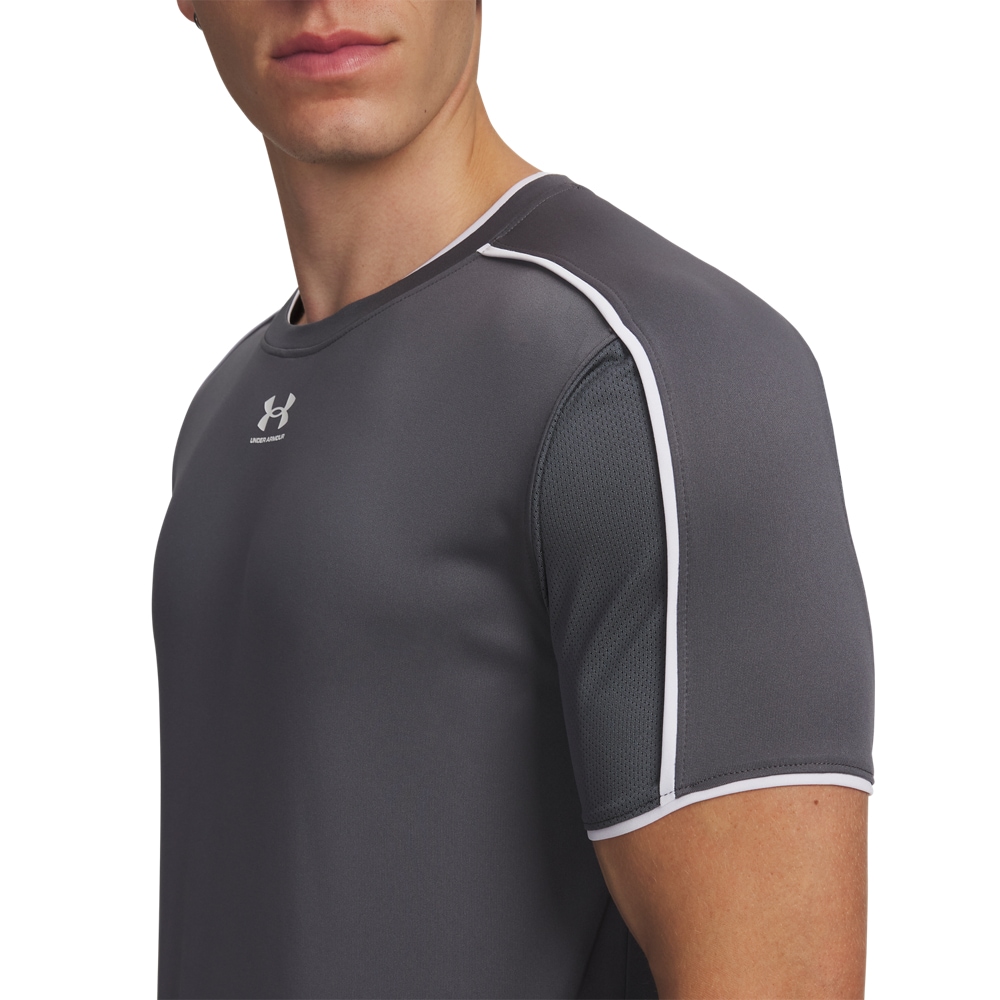 Under Armour® T-shirt d'entraînement »UA M CHALLENGER TRAIN SS« kurze Ärmel, mit atmungsaktiven Mesh-Einsätzen, geruchsregulierend