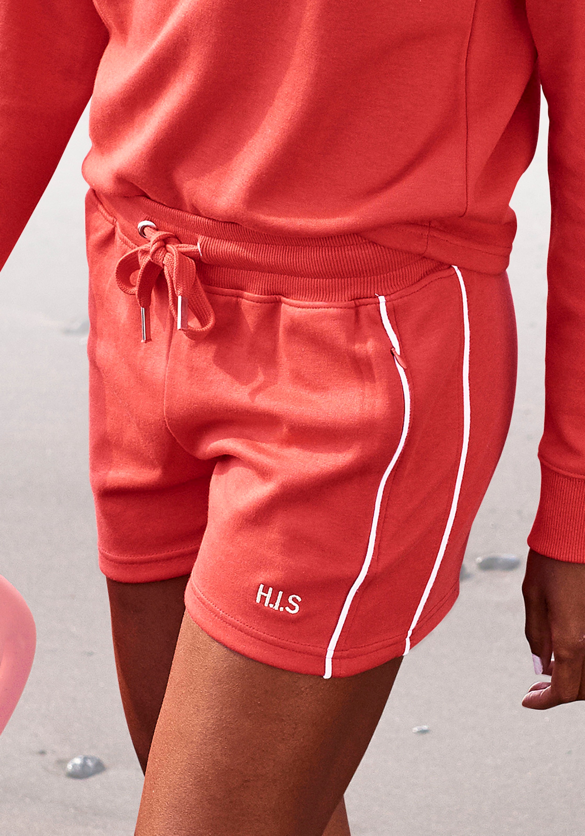 Image of H.I.S Shorts mit Piping und Reissverschlusstaschen. Ideal für Sport-und Freizeit.
