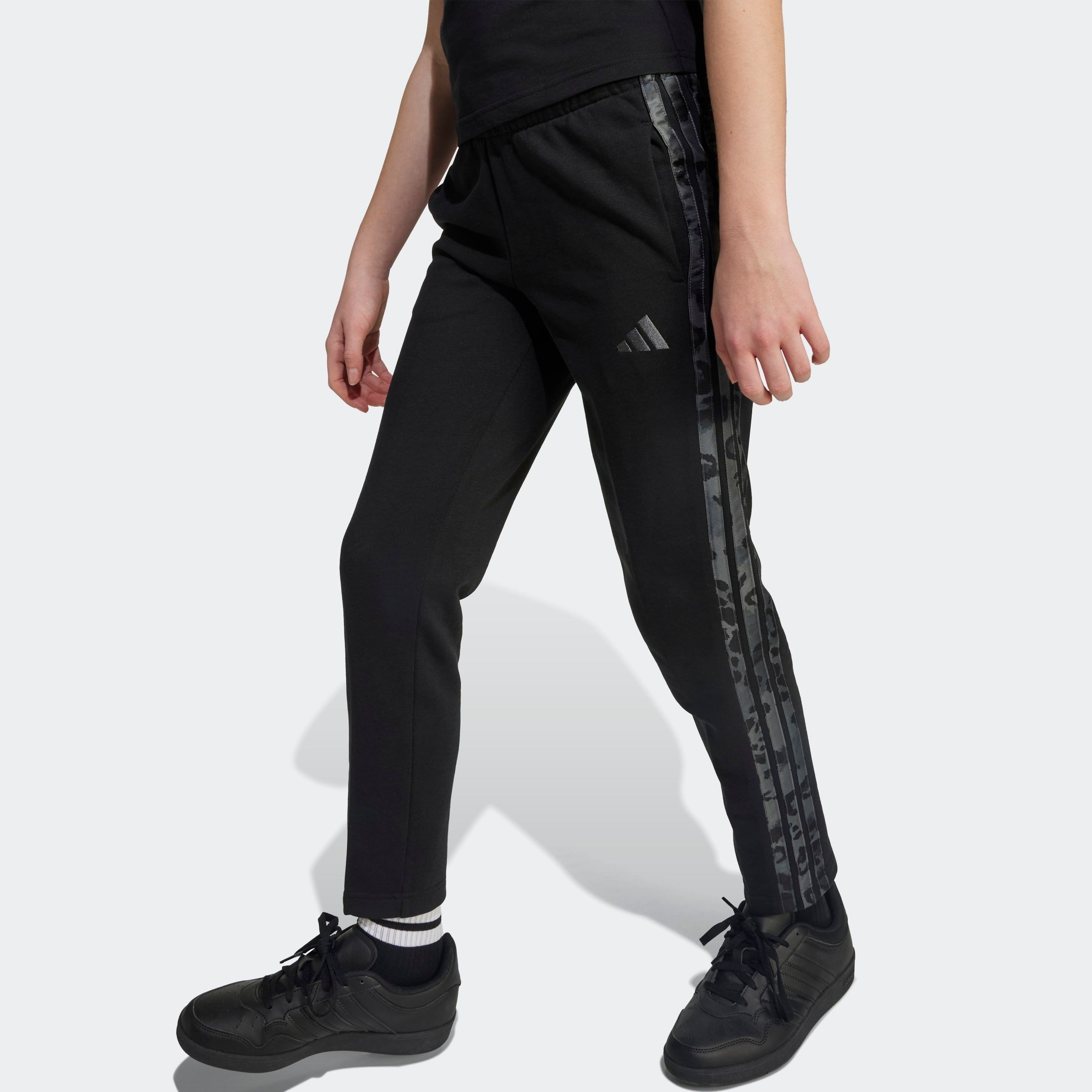 Image of adidas Sportswear Sporthose "ADIDAS GIRLS 3-STREIFEN ANIMAL FRENCH TERRY FÜR KINDER" für Kinder, mit Animal-Print, für Schule und Spielen
