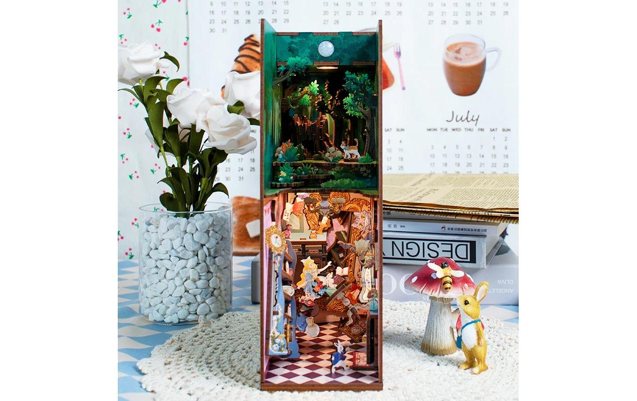   Modellbausatz »Tonecheer Book Nook Alice in Wonderland« 184 Stk. tlg.