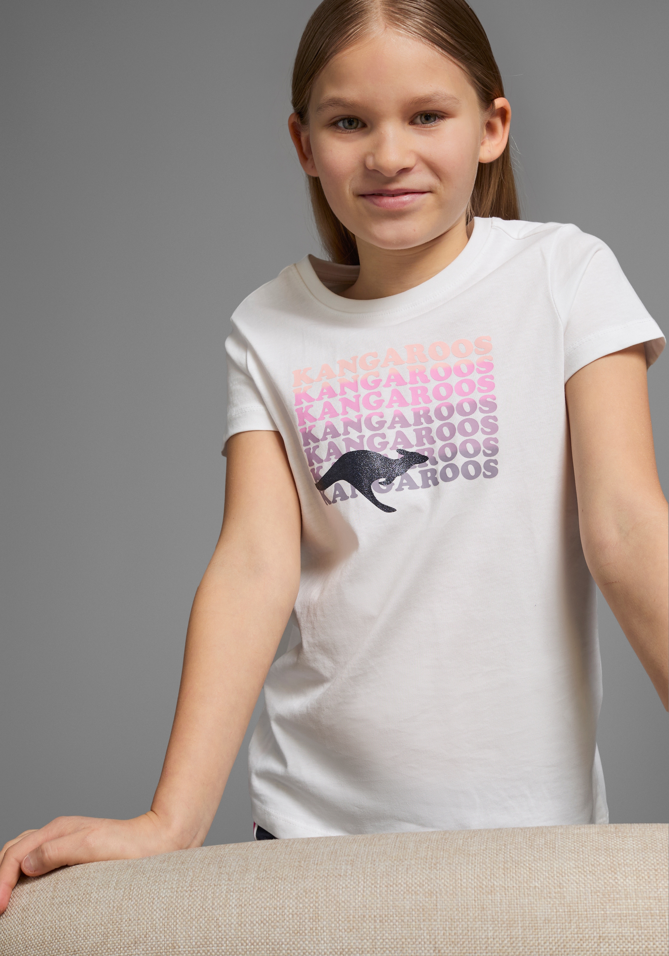 KangaROOS T-Shirt, Kurzarm, taillierter Schnitt, mit Glitzerdruck