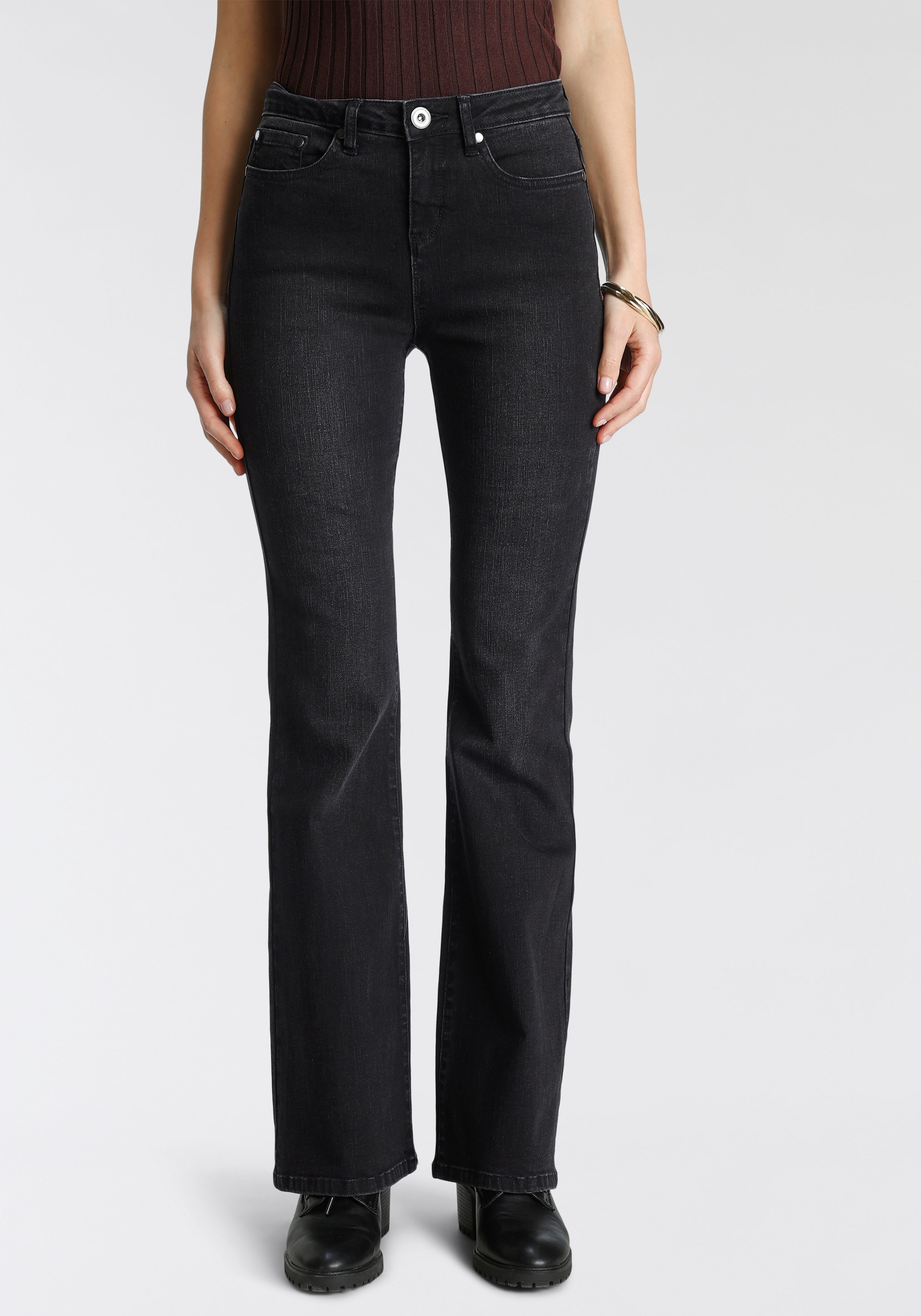 High-waist-Jeans, in Flared Form im 5-Pocket-Style