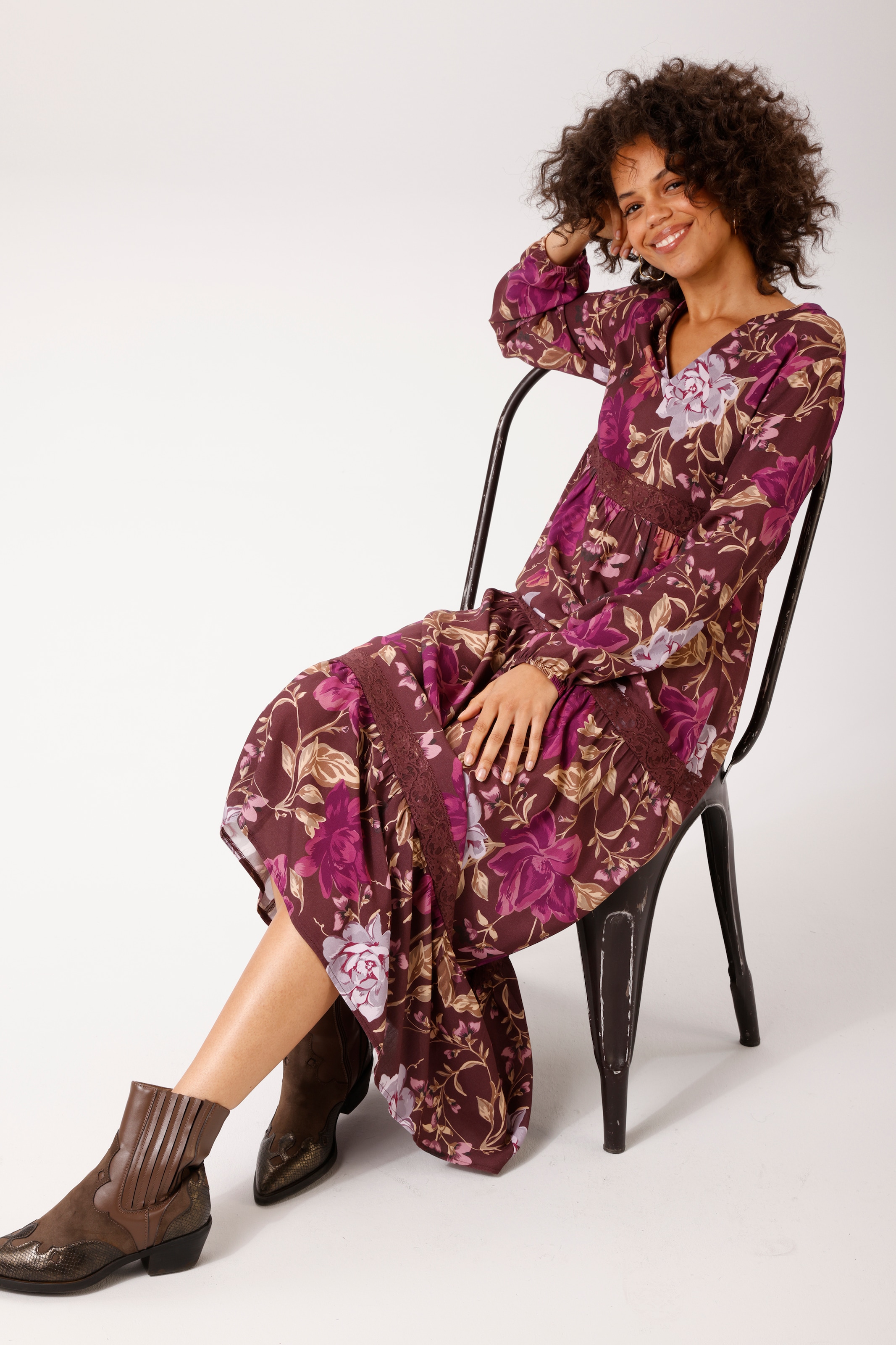 Aniston CASUAL Maxikleid mit Spitzenborten verziert - NEUE KOLLEKTION