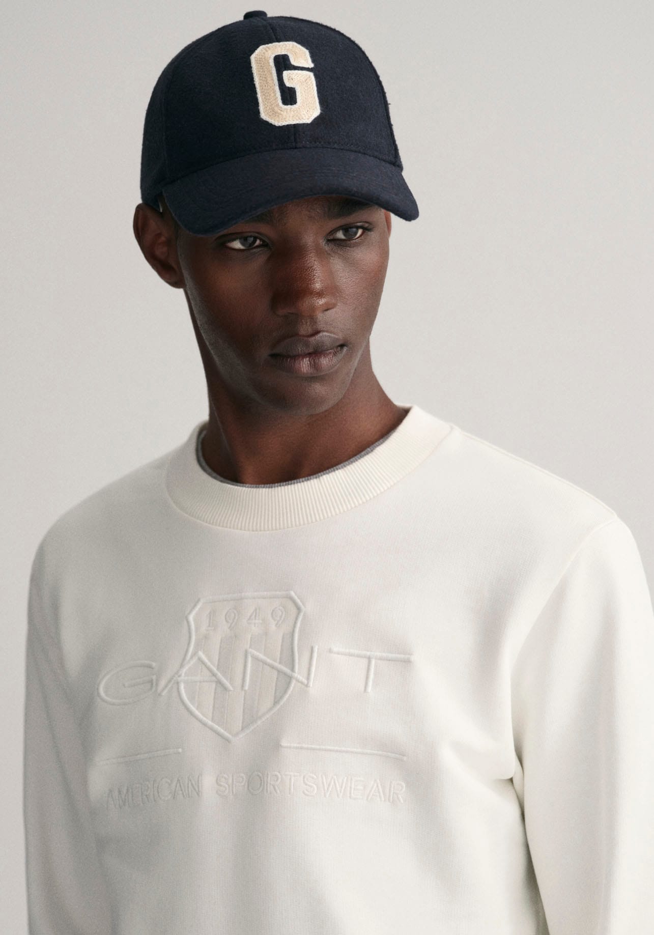 Brust der TONAL SHIELD ARCHIVE versandkostenfrei Logostickerei Sweatshirt Gant auf auf C-NECK«, mit »D1. ♕