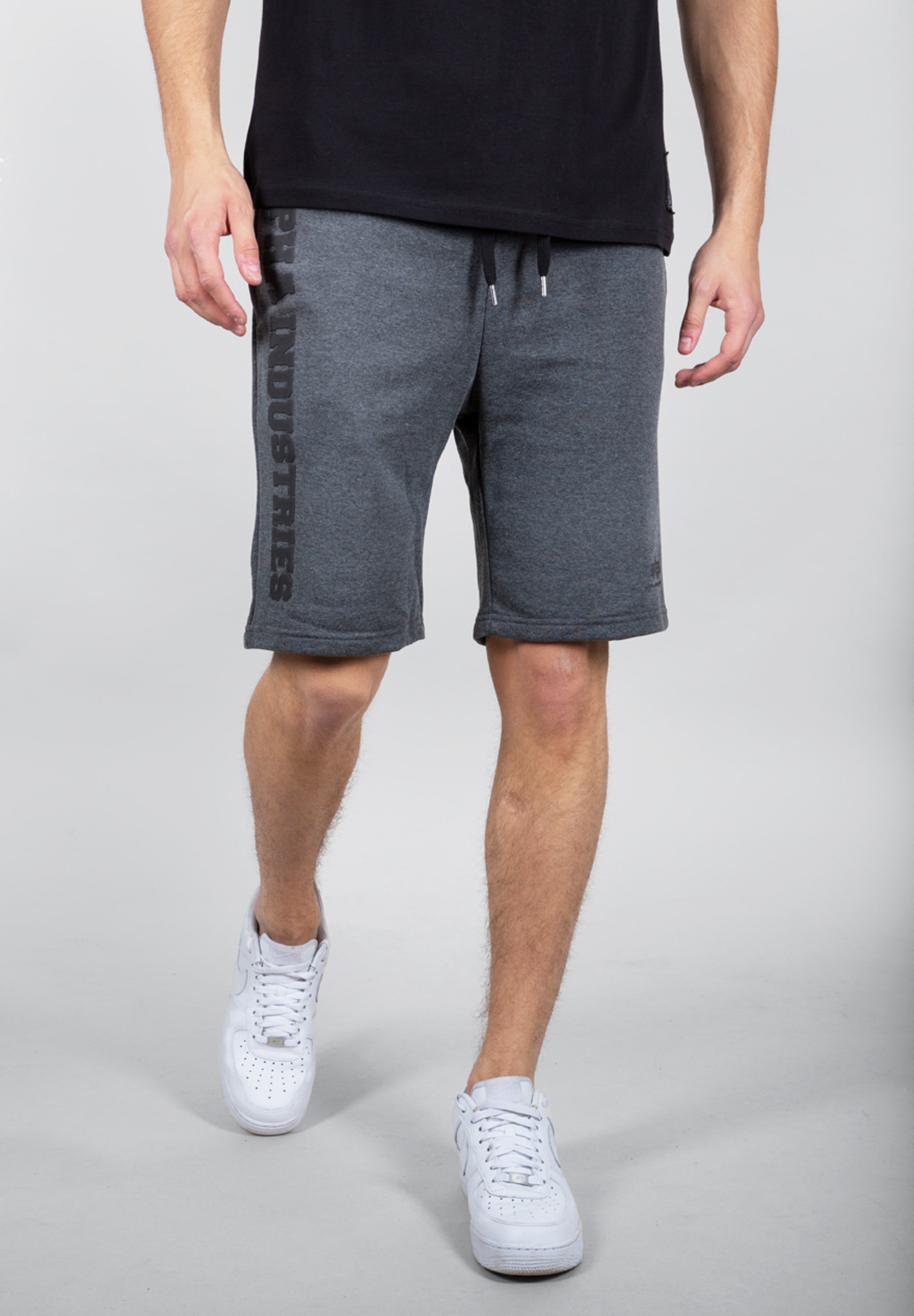 Image of Alpha Industries Sweatshorts "Big Letters Short"
