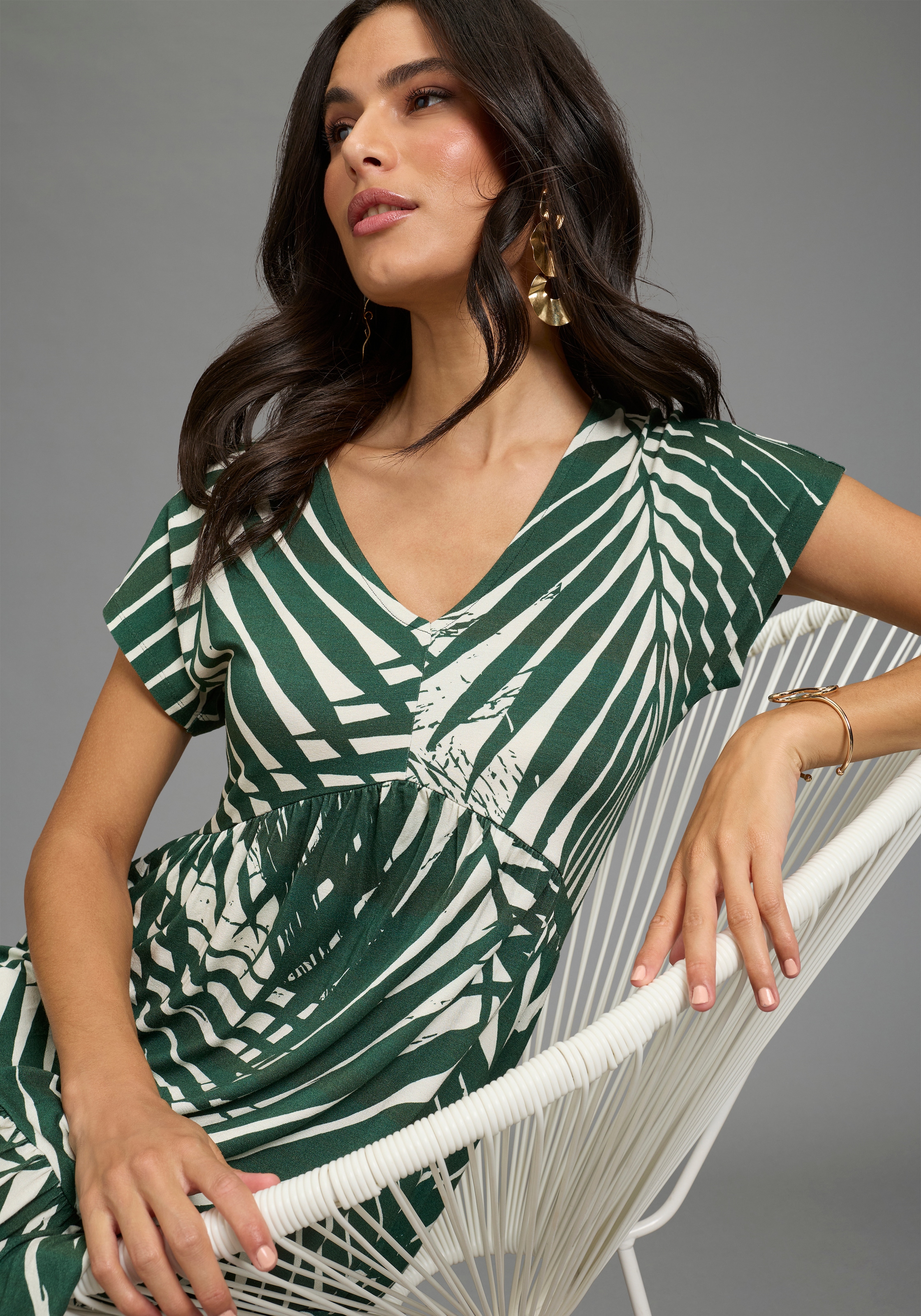 Laura Scott Sommerkleid gemustertes Design, besondere Nahtführung mit Volantsaum