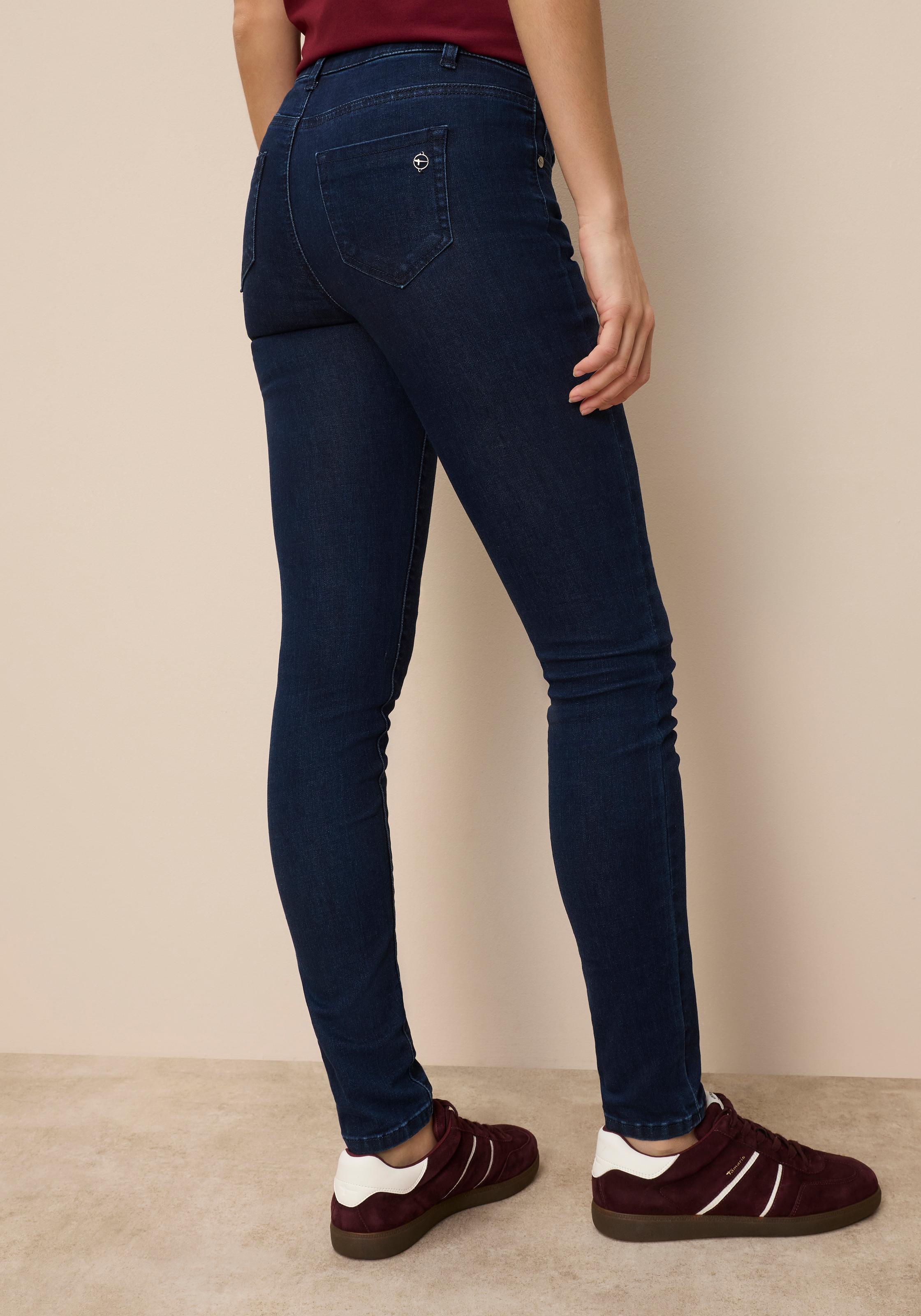 Tamaris Skinny-fit-Jeans »aus bequemen Stretch-Denim« schmale Beinweite, mit Gürtelschlaufenbund, mit Metallreissverschluss