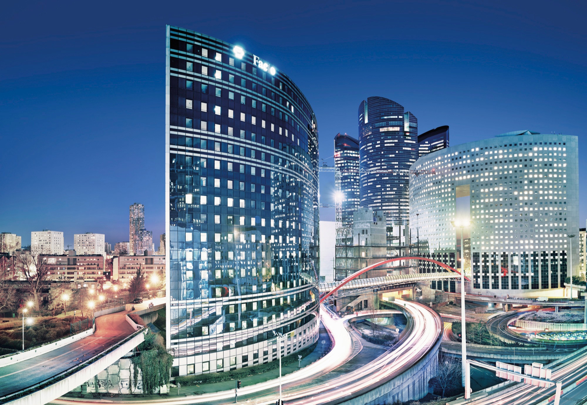 Image of Komar Fototapete »La Defense«, bedruckt-Wald-geblümt, ausgezeichnet lichtbeständig bei Ackermann Versand Schweiz