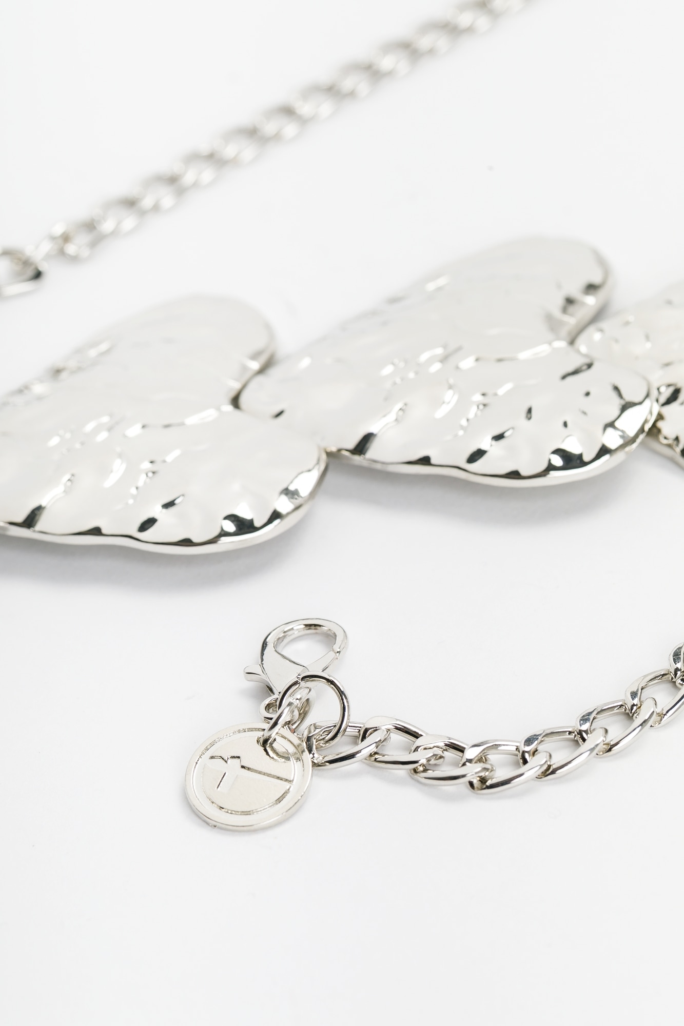 Tamaris Ceinture de chaîne Vorne 6 cm breit mit gehämmerten Herzen, individuell verstellbar