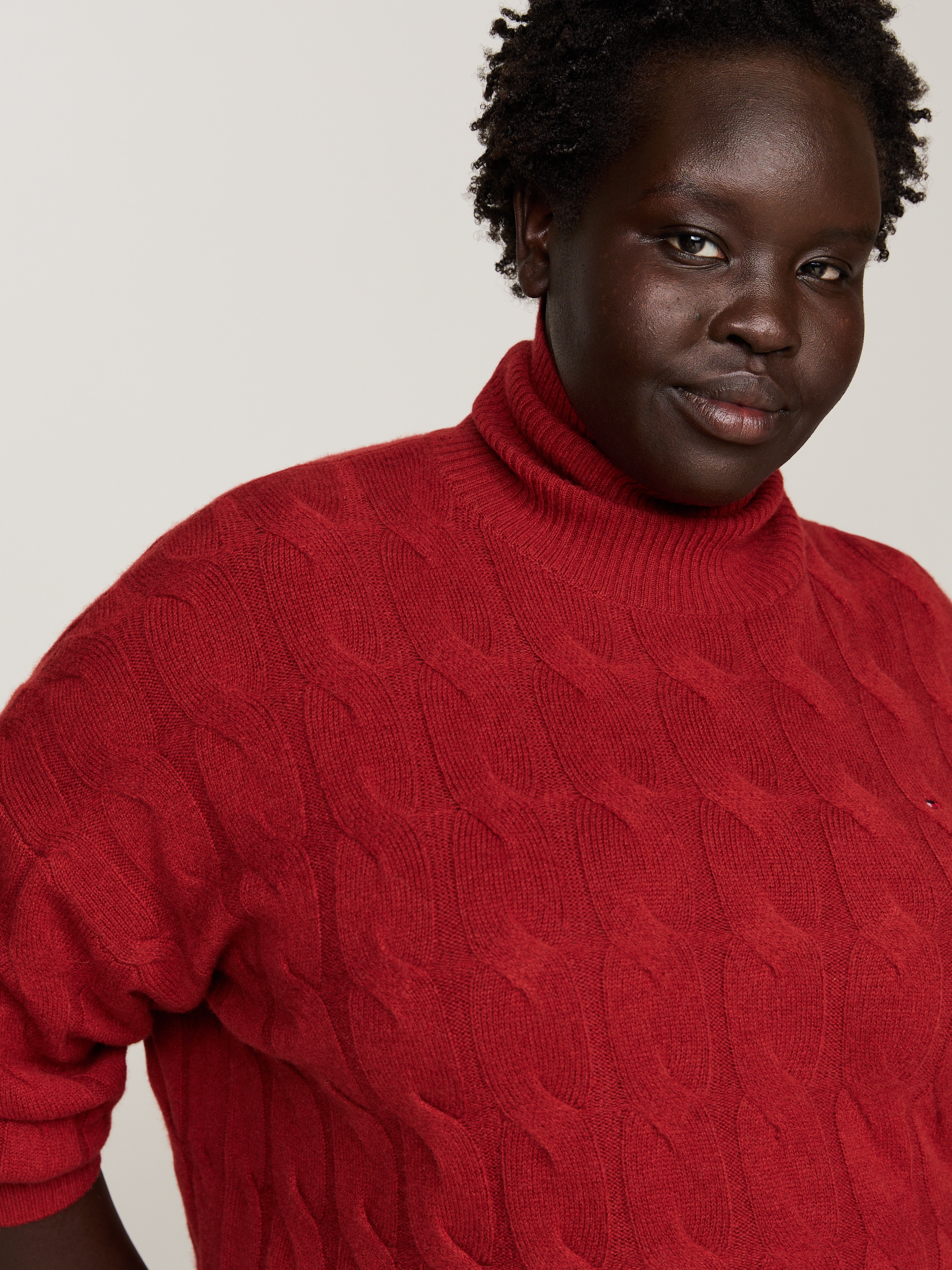 Tommy Hilfiger Curve Rollkragenpullover »CRV SOFT WOOL C Sweater«, in Grossen Grössen, mit Logostickerei am Ärmel, aus 100% Wolle