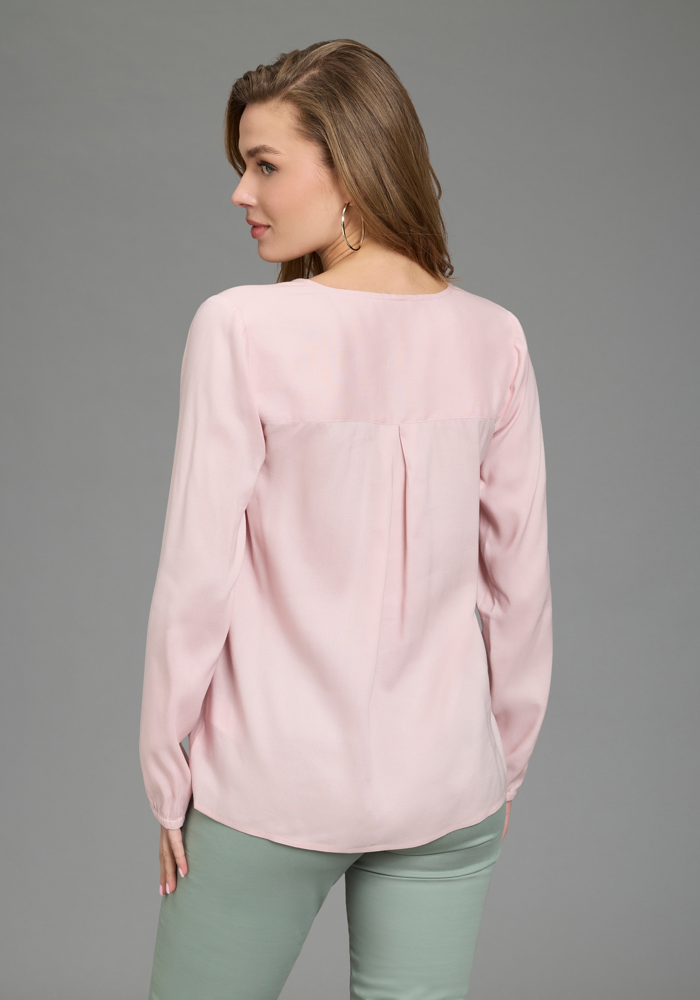 DELMAO Schlupfbluse femininer Stil, Langarm, aus Viskose, mit V-Ausschnitt