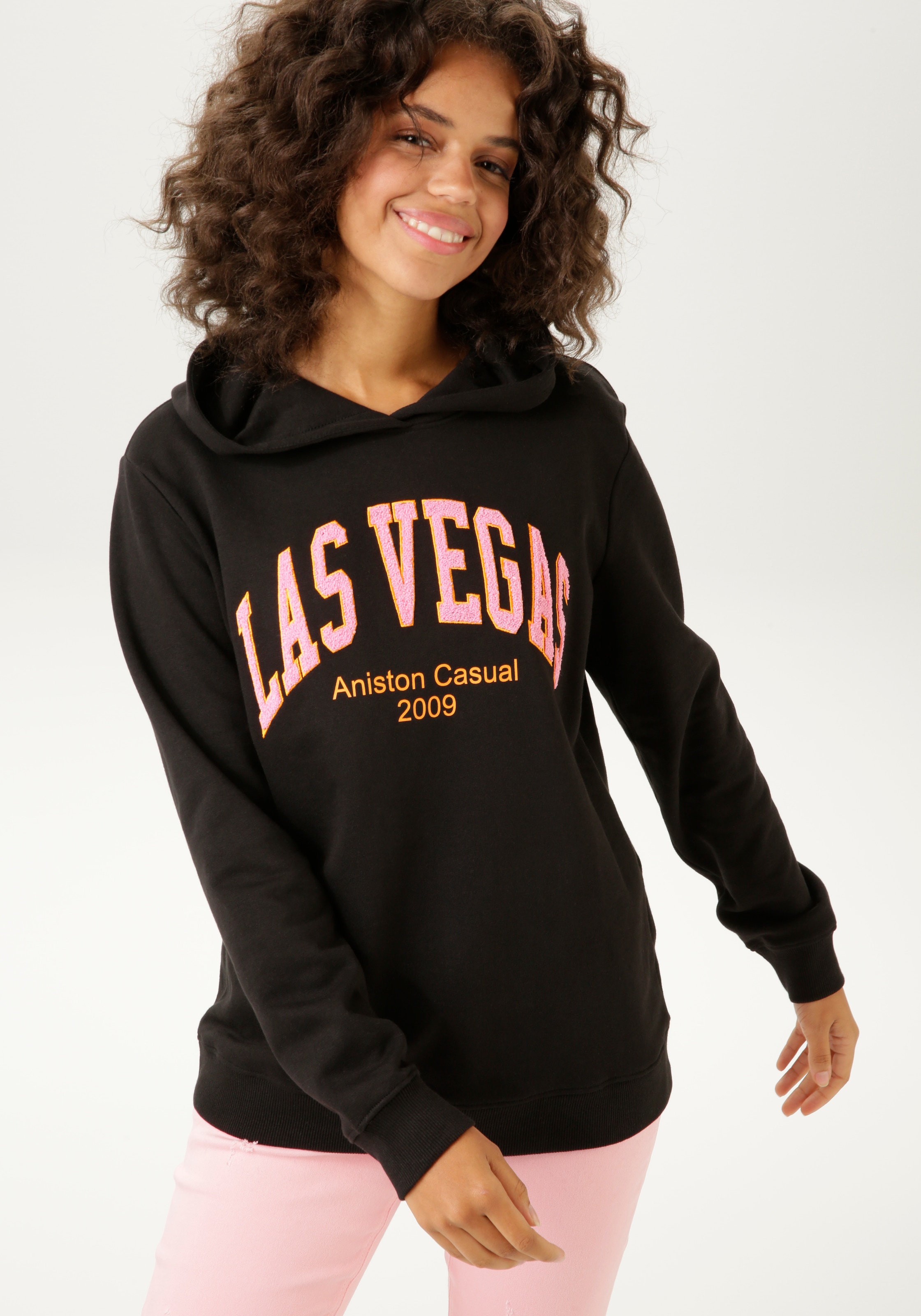 Image of Aniston CASUAL Sweatshirt, mit aufgestickter "LAS VEGAS"-Applikation