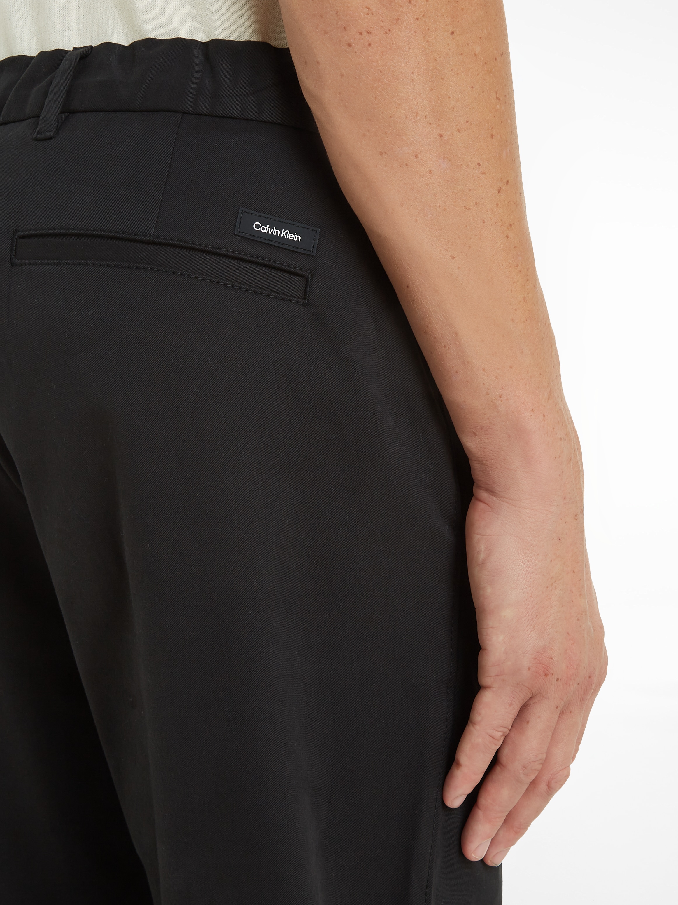 Calvin Klein Chinohose »MODERN TWILL REGULAR STRAIGHT«, mit Logoprägung