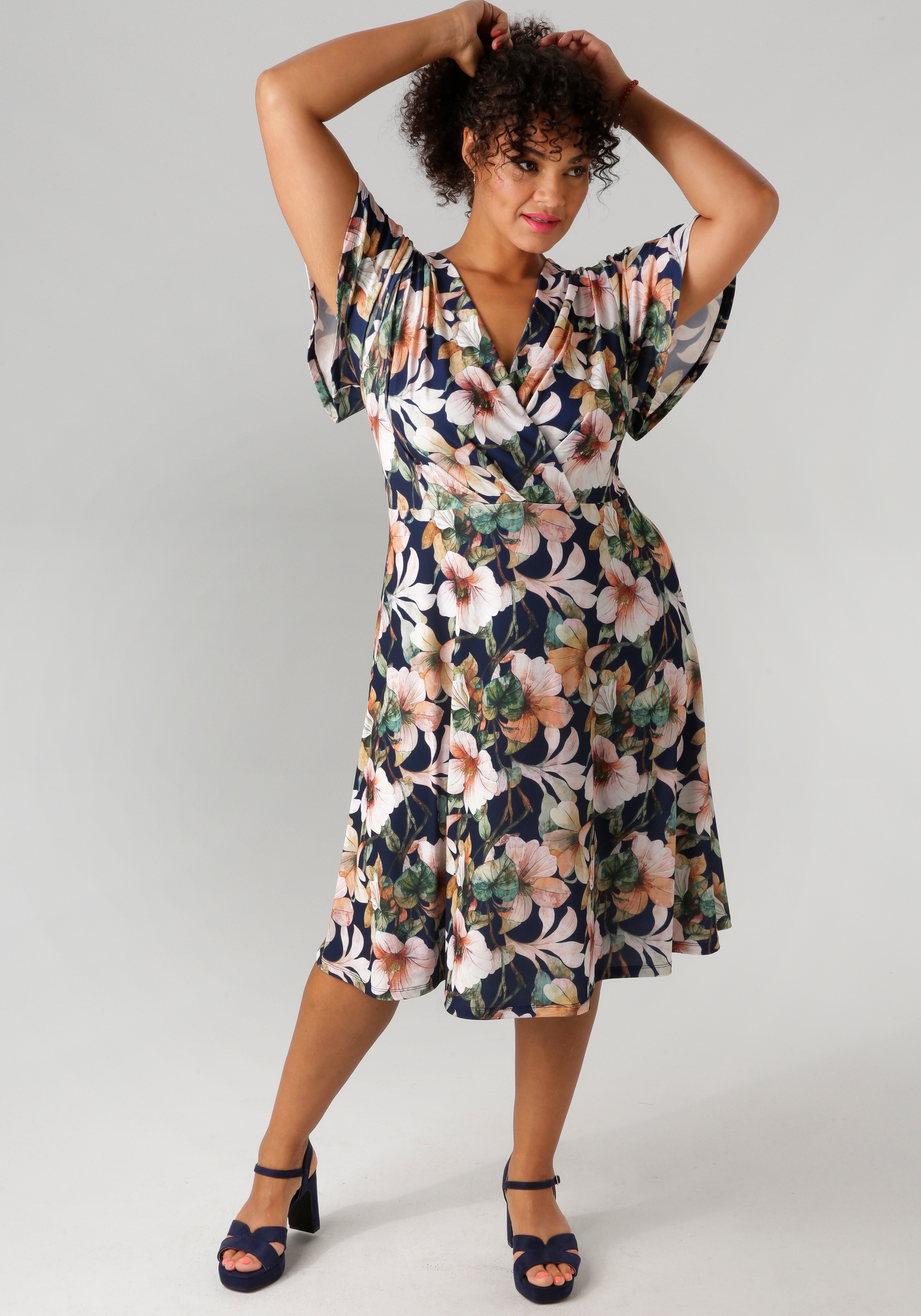 Aniston PLUS Jerseykleid, mit V-Ausschnitt in Wickeloptik