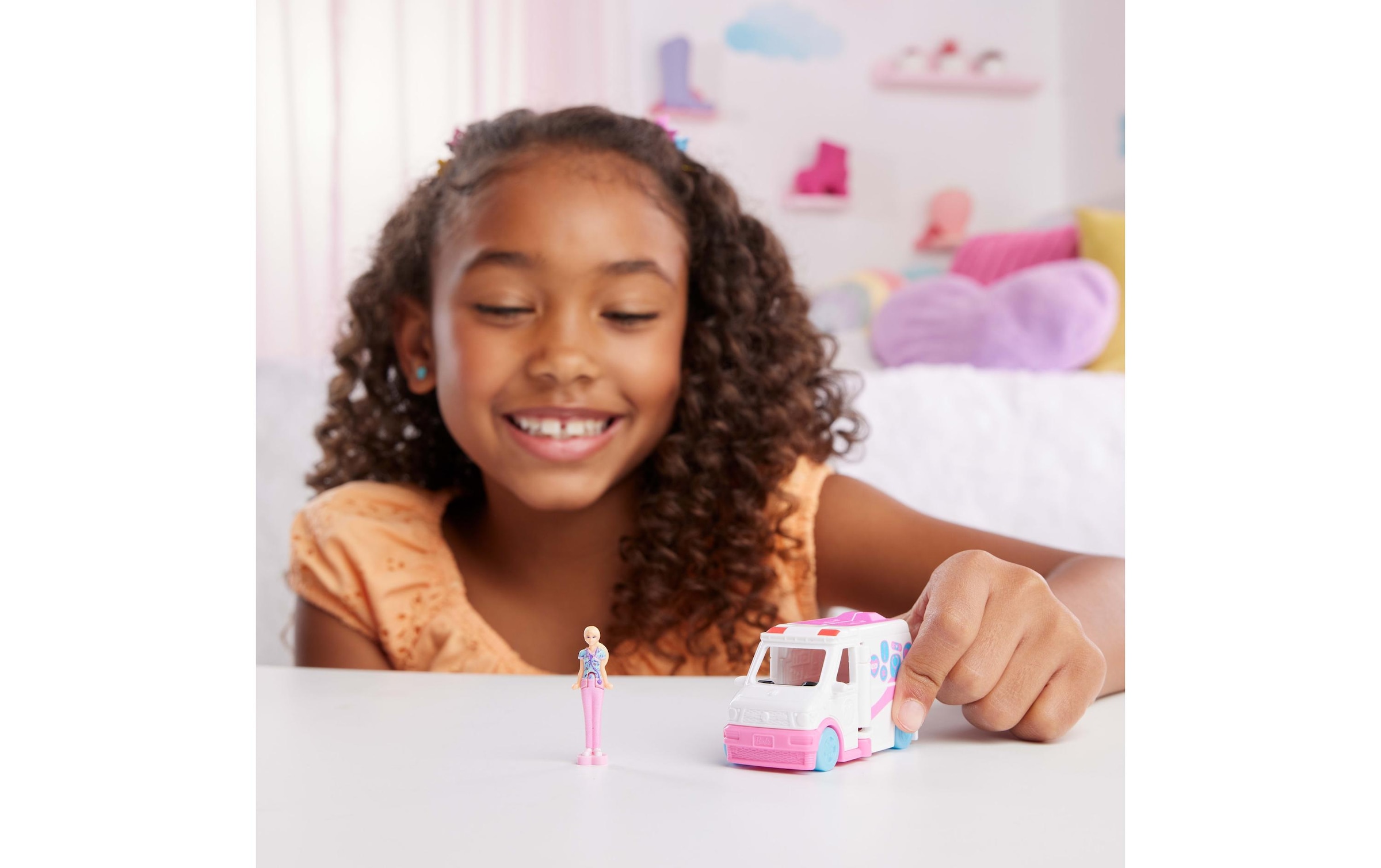 Barbie Anziehpuppe »Mini BarbieLand Krankenwagen mit Puppe«