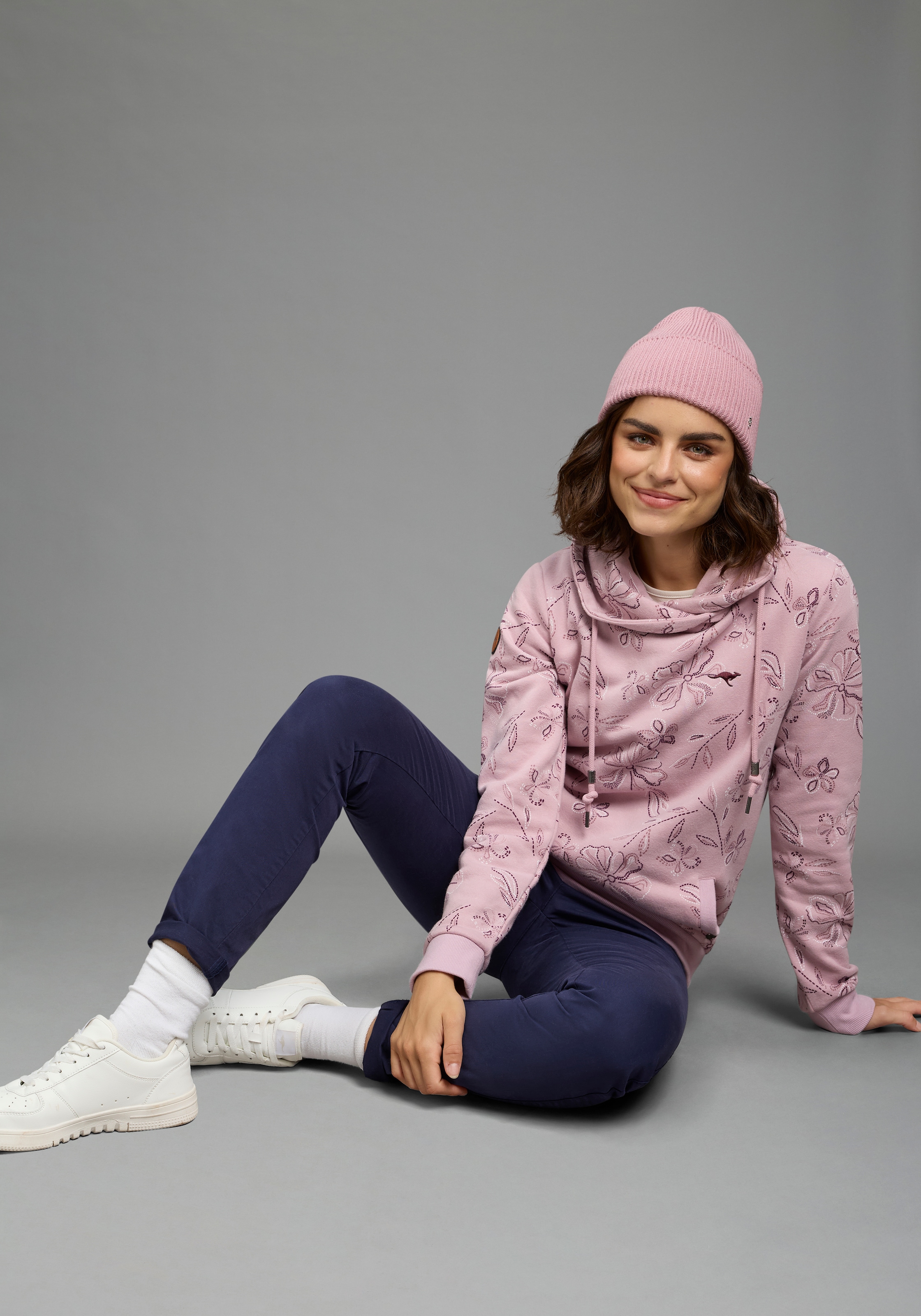 KangaROOS Sweat-shirt , avec col montant haut, longueur couvrant les hanches, coupe ajustée
