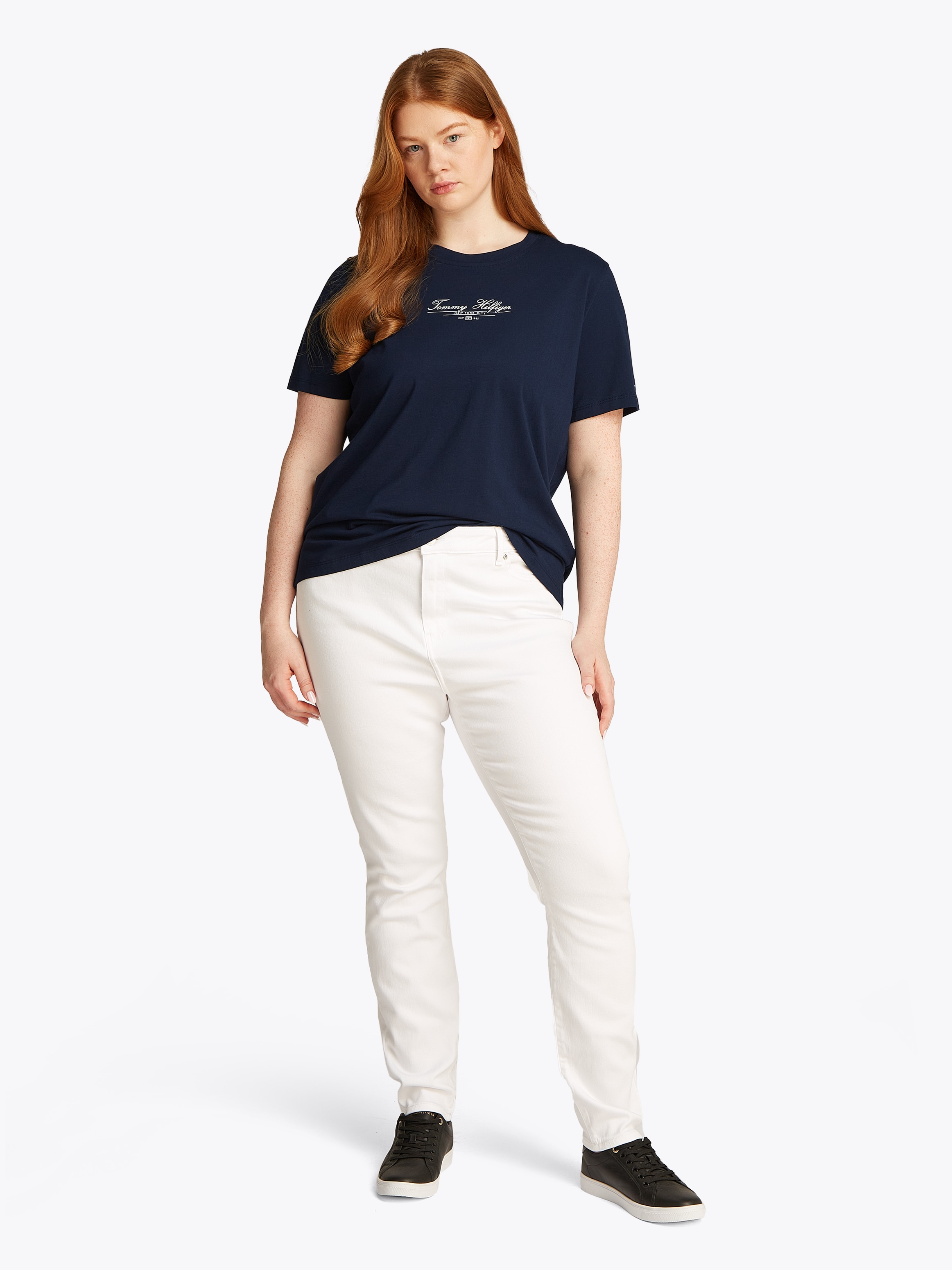 Tommy Hilfiger Curve Rundhalsshirt »CRV REG SCRIPT C-NK TEE SS«, in Grossen Grössen, Logoschriftzug