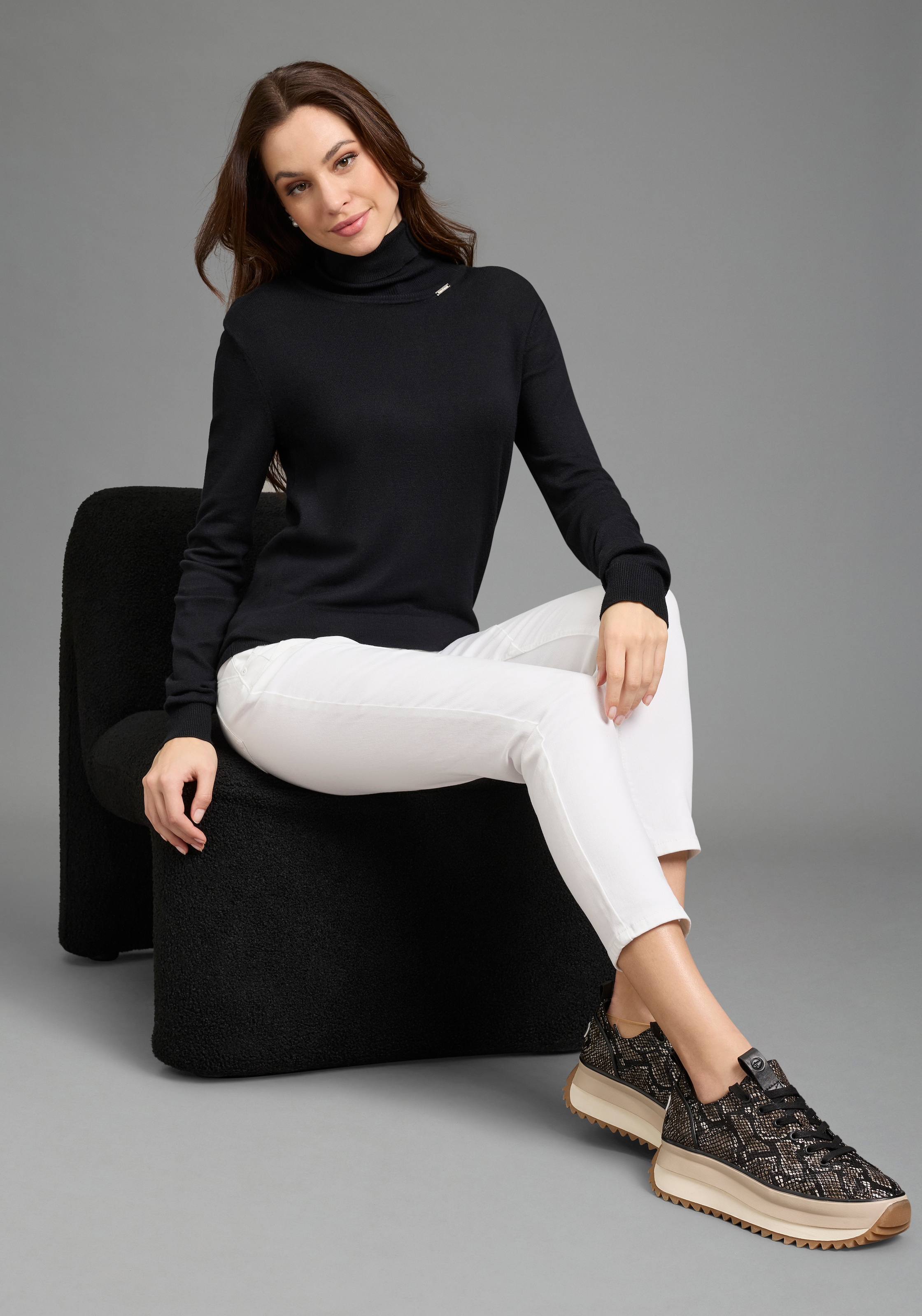 Bruno Banani Pull à col roulé mit Metalllogo