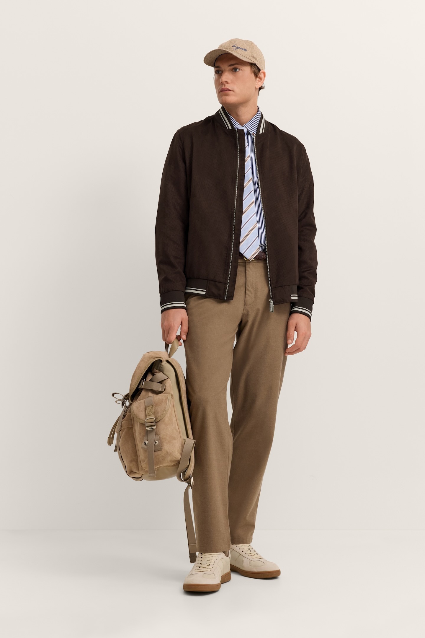 bugatti Veste collège »Regular Fit« wasserabweisend trotz leicht perforiertem Oberstoff