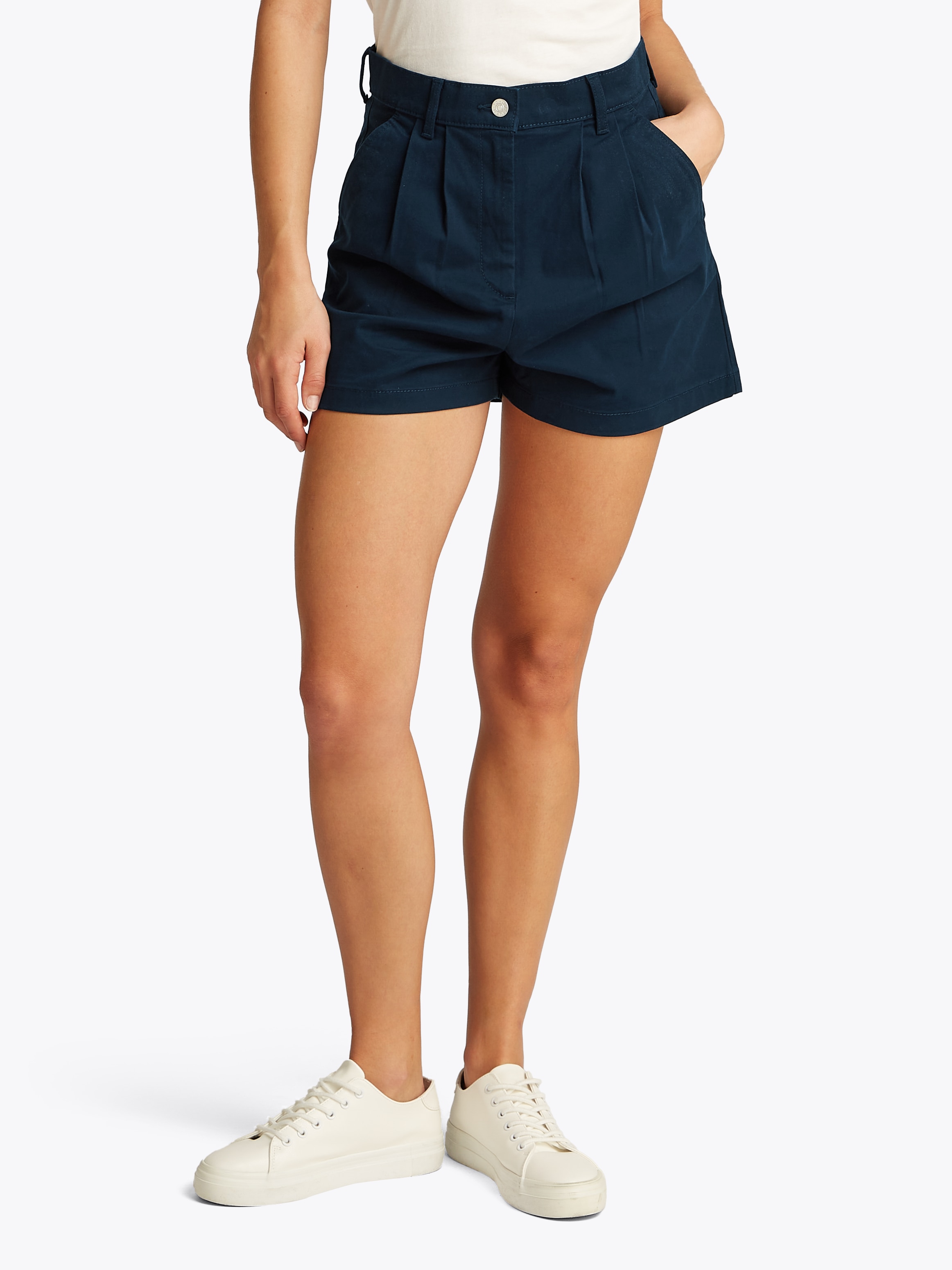 Image of Tommy Jeans Chinoshorts "TJW CLAIRE HR PLEATED SHORT" mit Bundfalten, mit Logostickerei