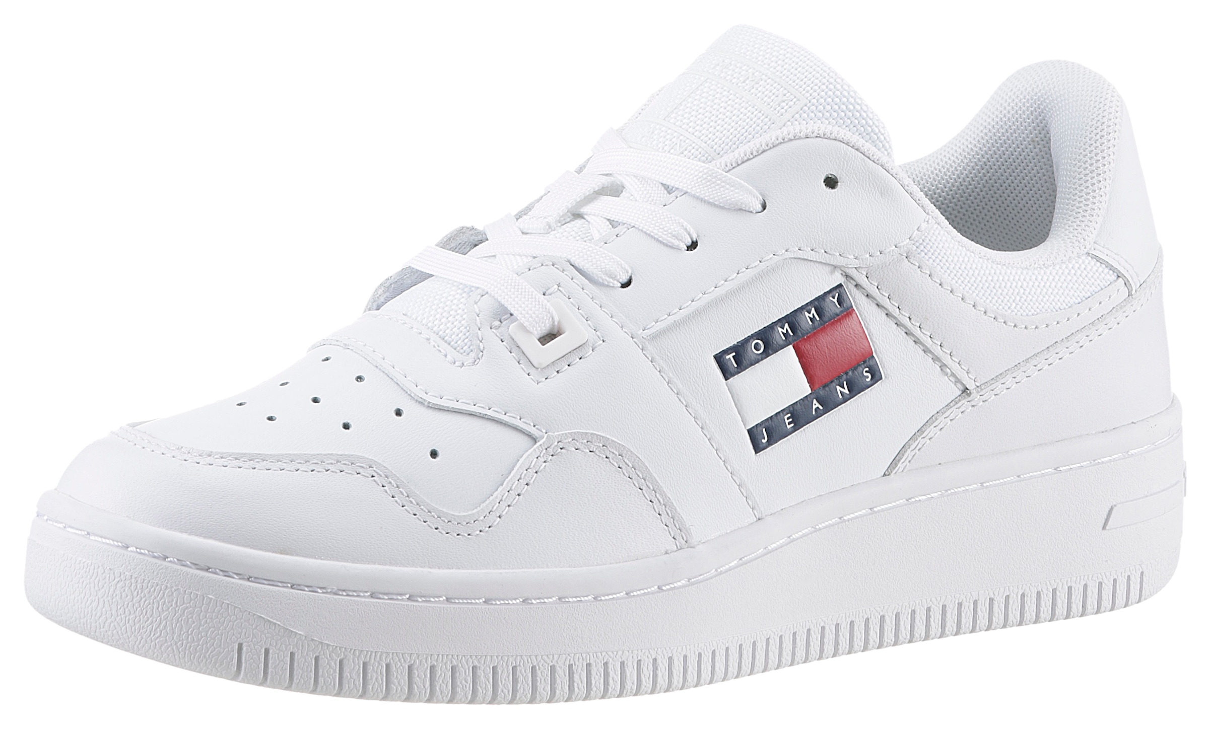 Tommy Jeans Plateausneaker »TJW RETRO BASKET ESS«, Freizeitschuh, Halbschuh, Schnürschuh mit seitlicher Logoflagge