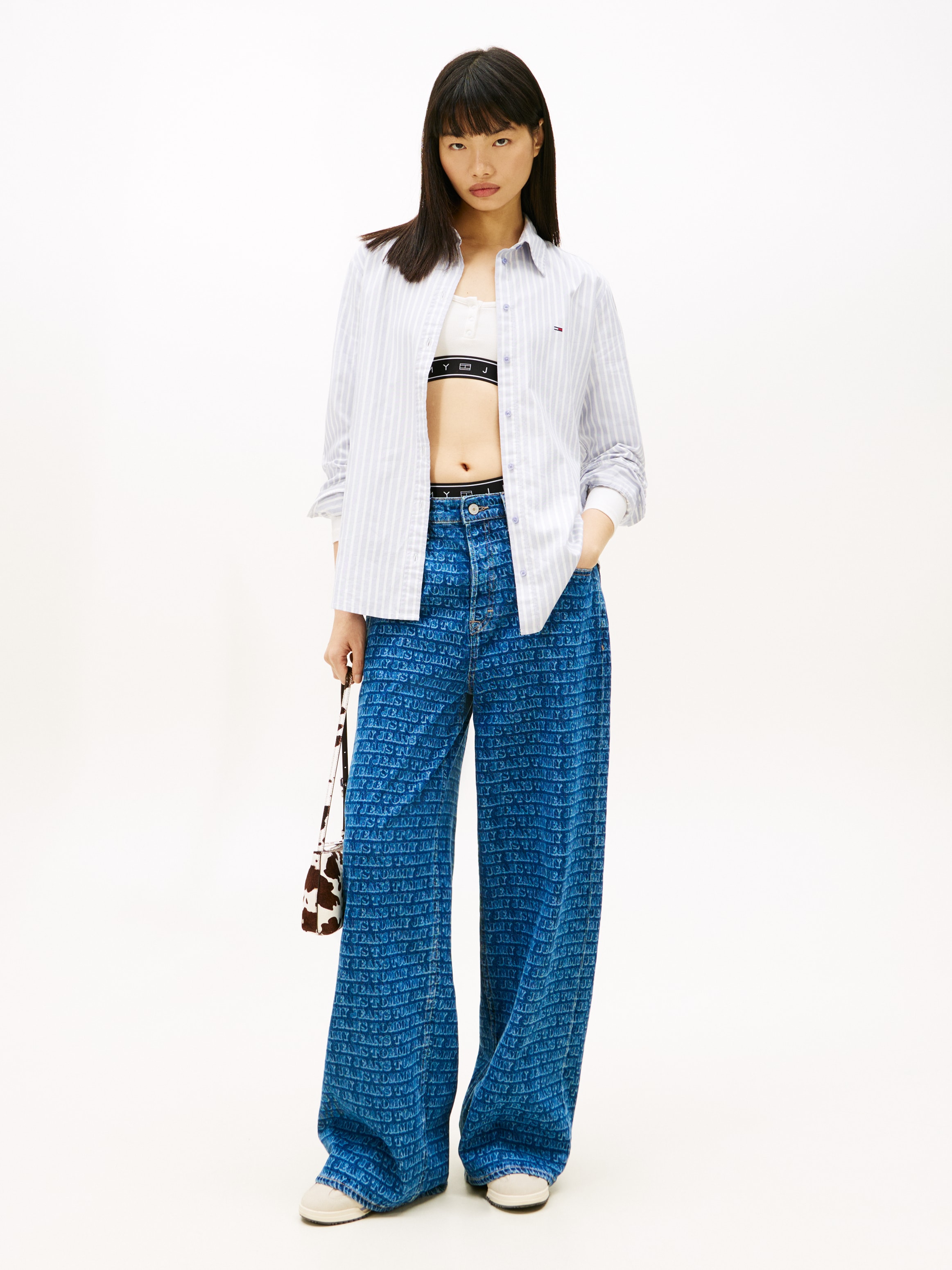 Tommy Jeans Blouse chemise »TJW REG OXFORD SHIRT« mit Logostickerei, abgerundeter Saum