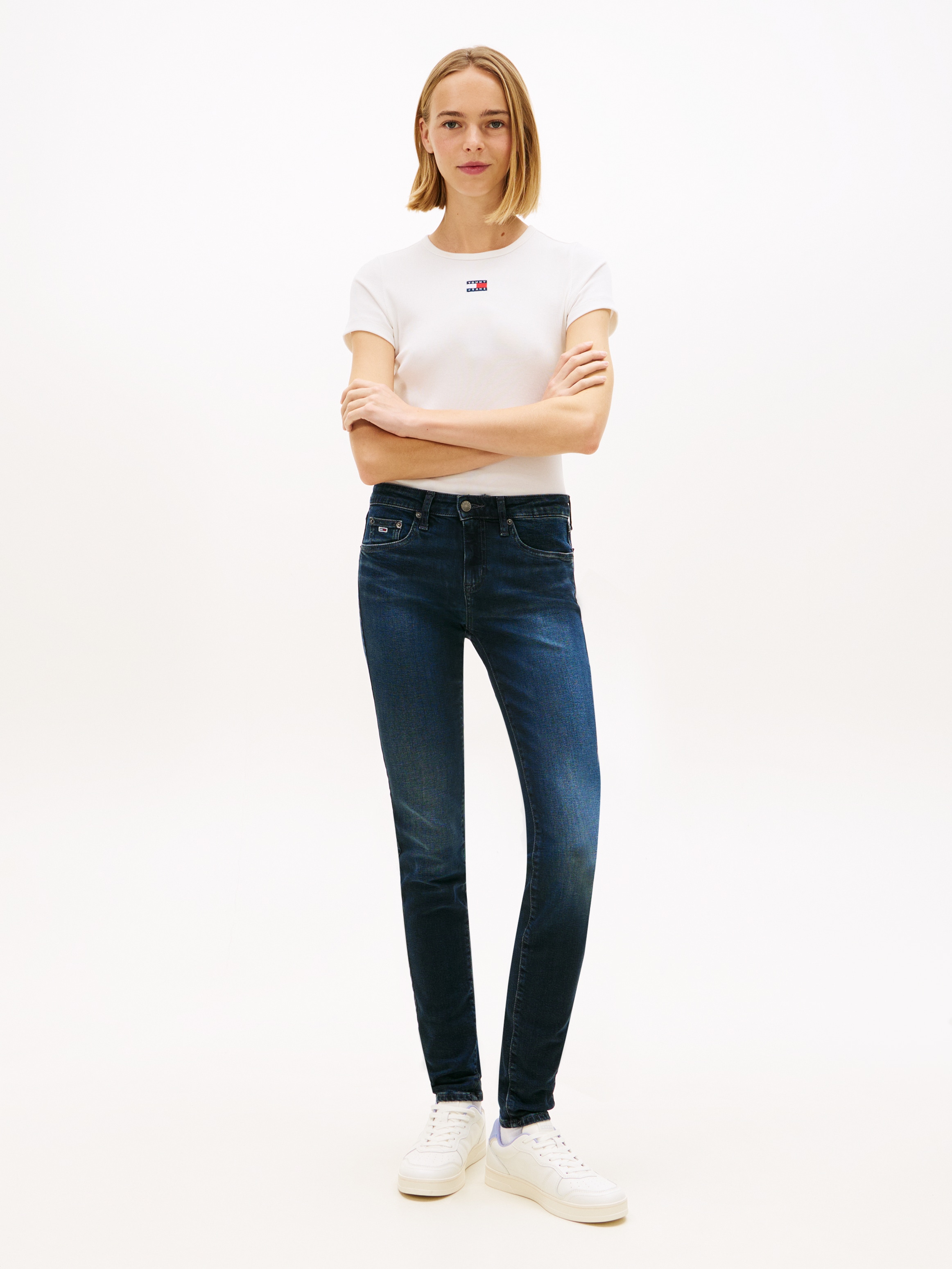Tommy Jeans Jeans mom »High waist - Mom-Jeans Tapered« avec badge logo, broderie logo