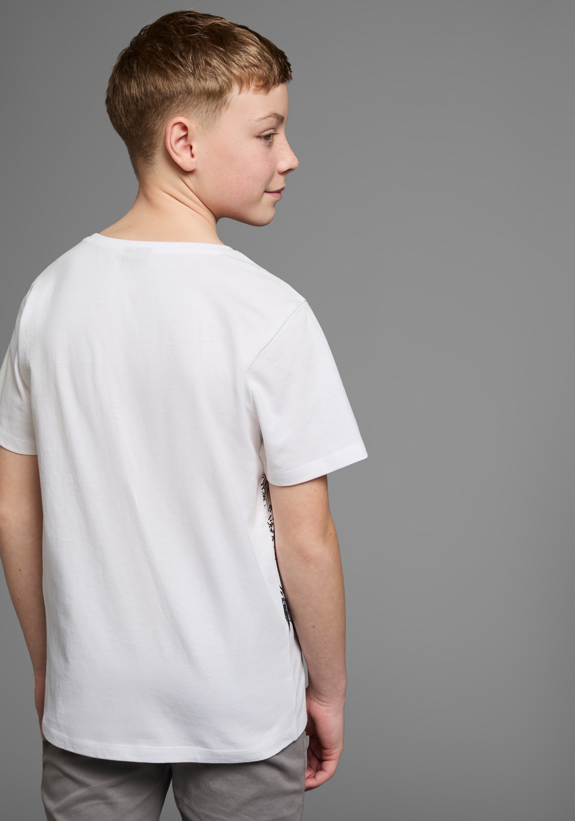KIDSWORLD T-Shirt »Mit coolem LÖWEN-Print«, Kurzarm, Basic-Passform, bedruckt, Rundhalsausschnitt
