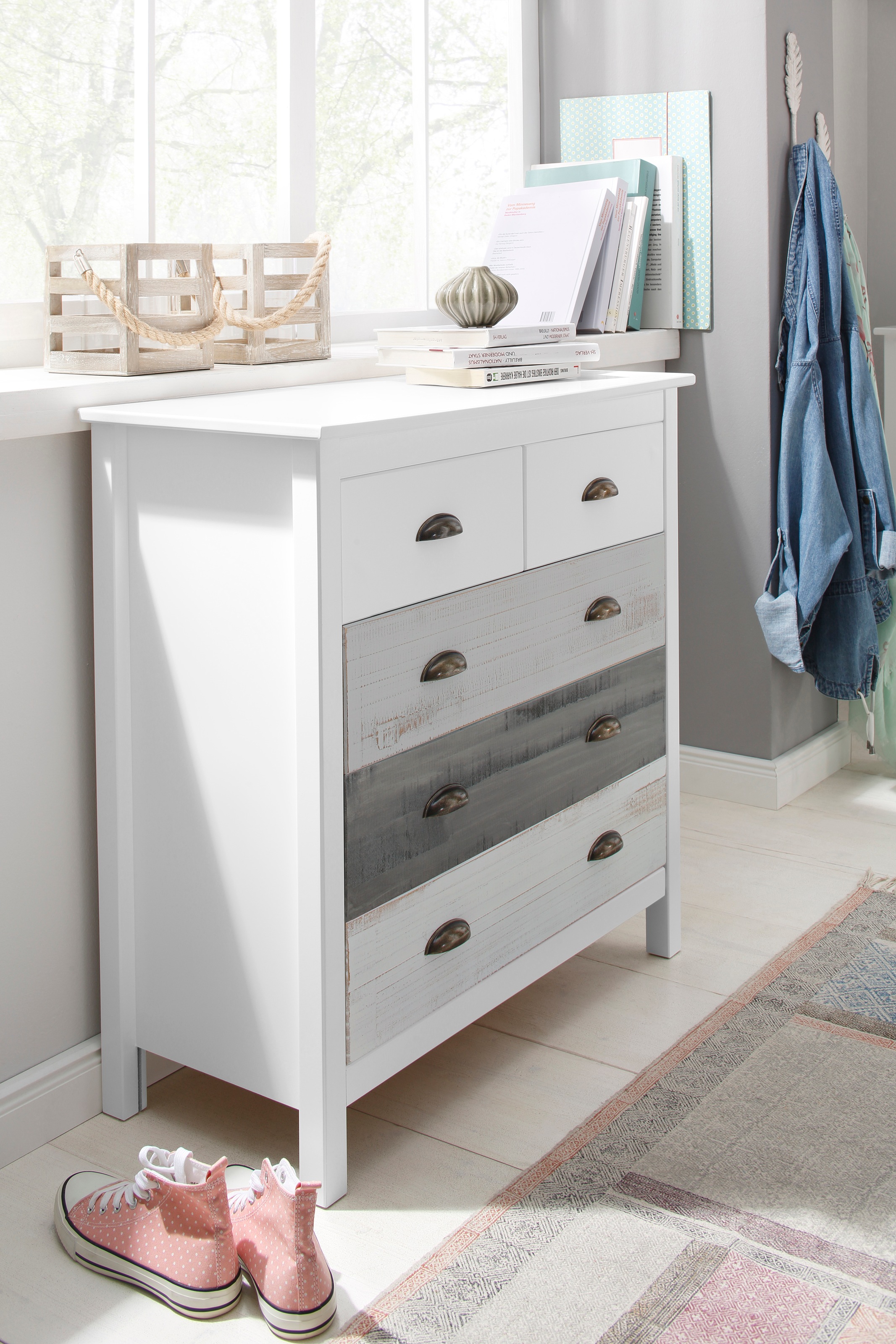 Image of Home affaire Kommode »Pilatus«, erstrahlt in schöner Holzoptik. mit Muschelgriffen und gebürsteten Schubkastenfronten bei Ackermann Versand Schweiz