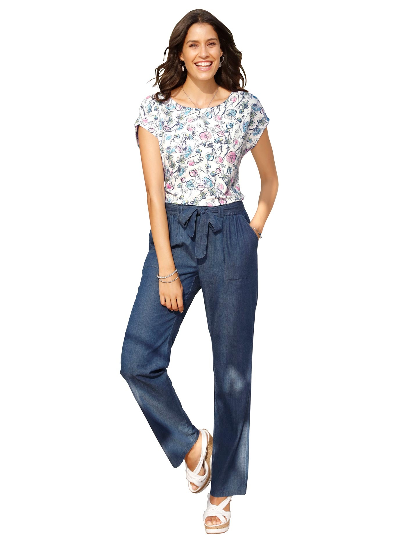 Jeans mit abnehmbarerm Bindegürtel