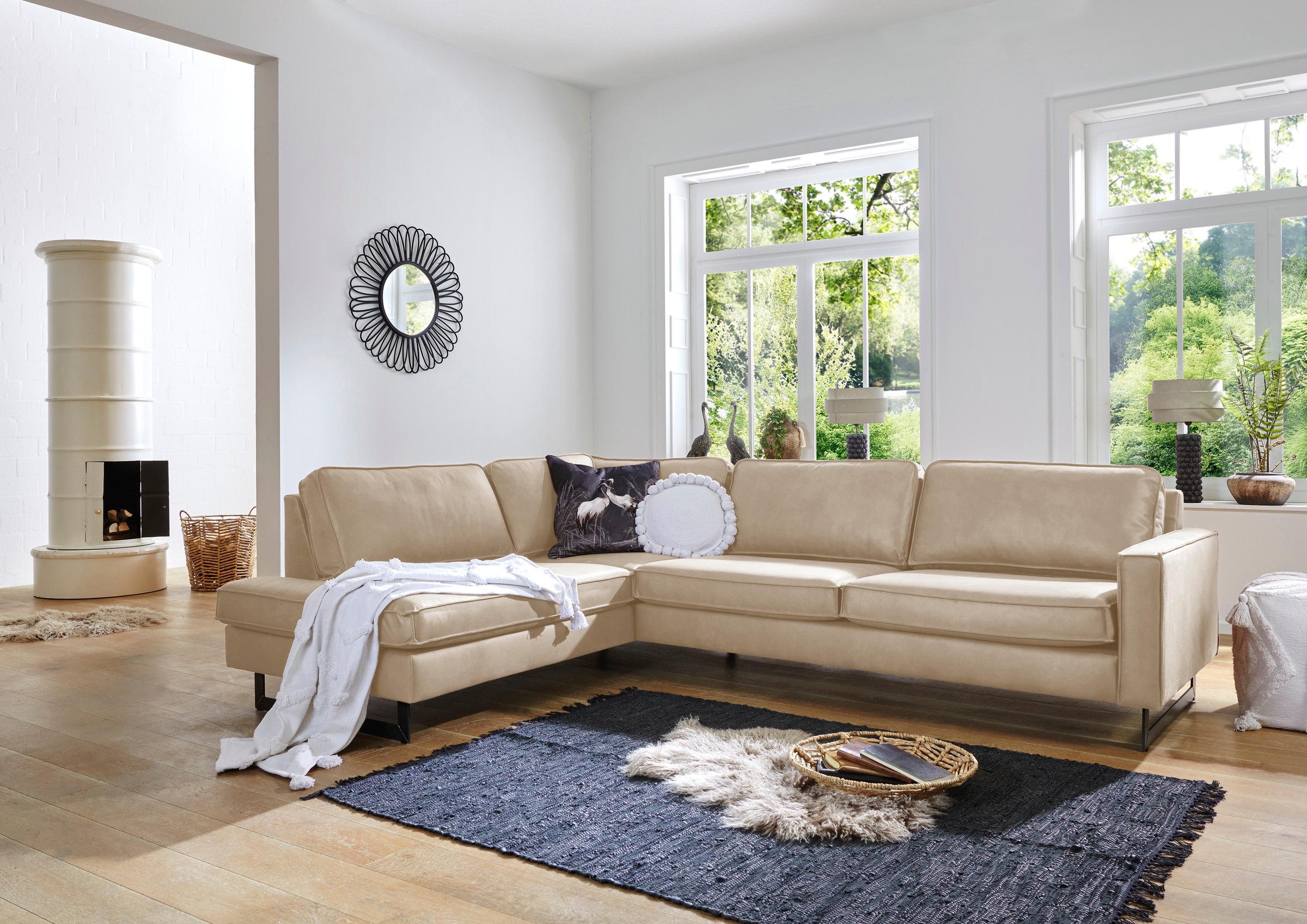Places of Style Ecksofa »Pinto, 290 cm, Cord, Chenille, Lederoptik, Ottomane links / rechts«, mit Keder, schwarze Metallfüsse, Wellenunterfederung