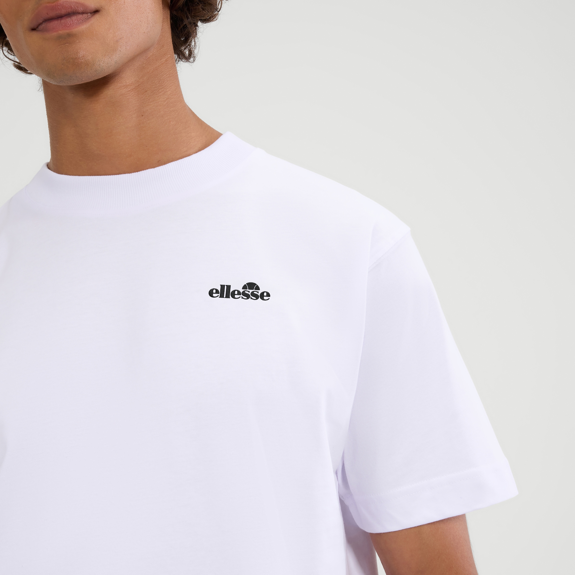 Ellesse T-Shirt »ACCIANO T-SHIRT« Kurzarm, mit Rundhalsausschnitt, ohne Verschluss, aus Baumwolle