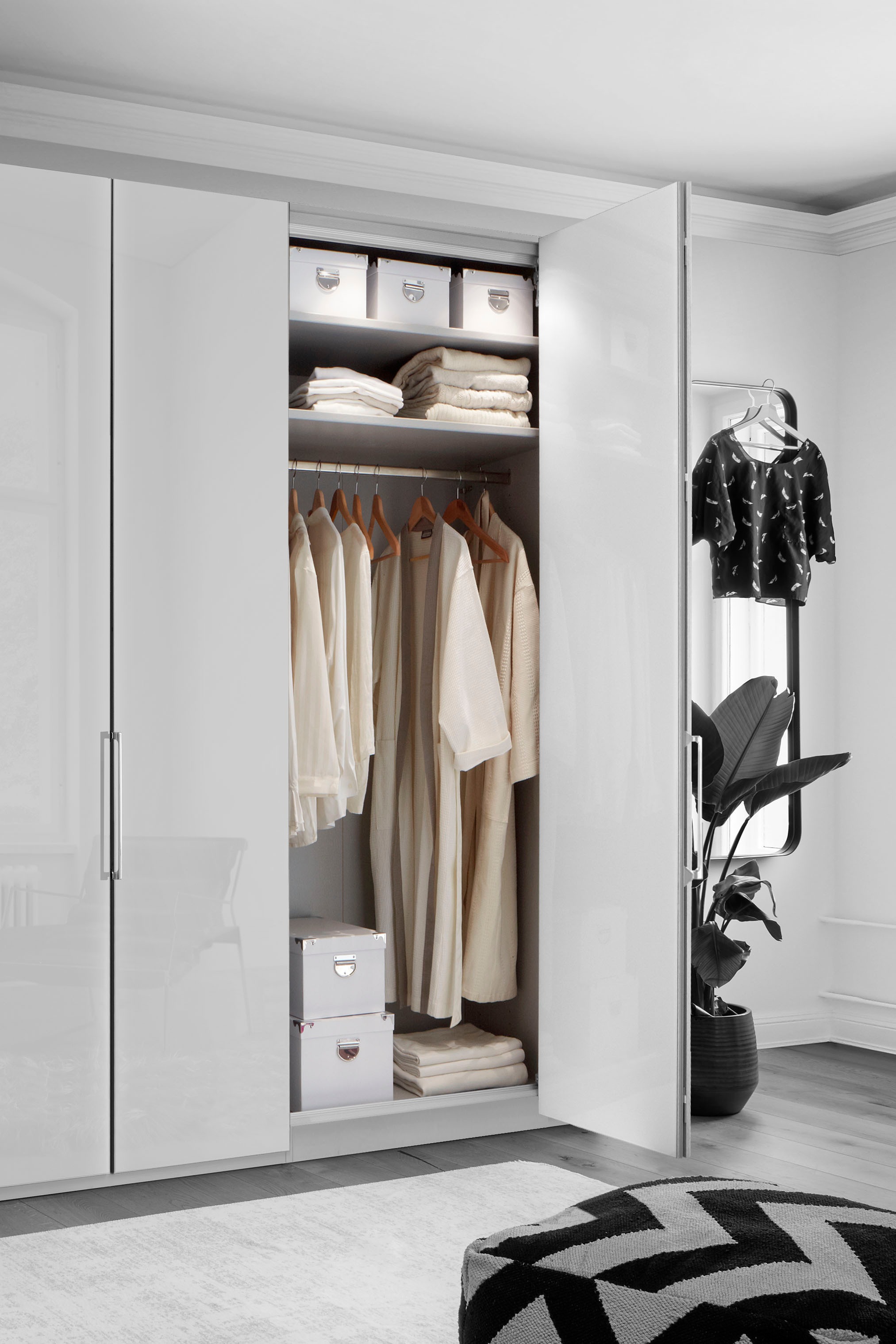 WIEMANN Armoire à portes pliantes »Monaco« mit Glasfront sowie hochwertige Beschläge