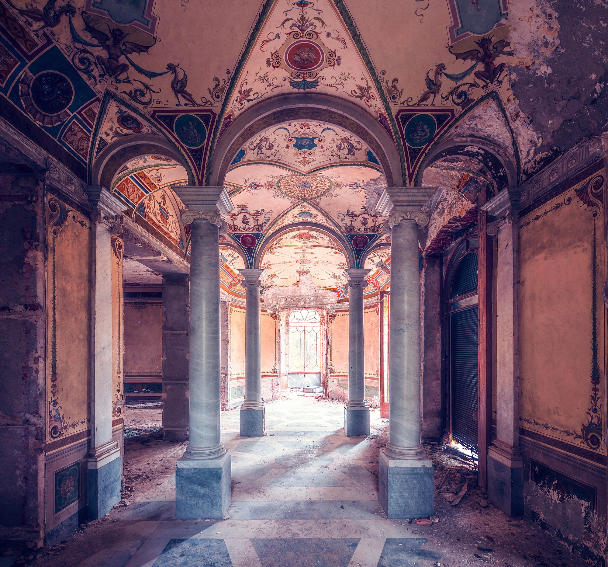 Image of Komar Vliestapete »Portico«, bedruckt-Barock-Destroyed-Effekte, lichtbeständig und wasserfest bei Ackermann Versand Schweiz