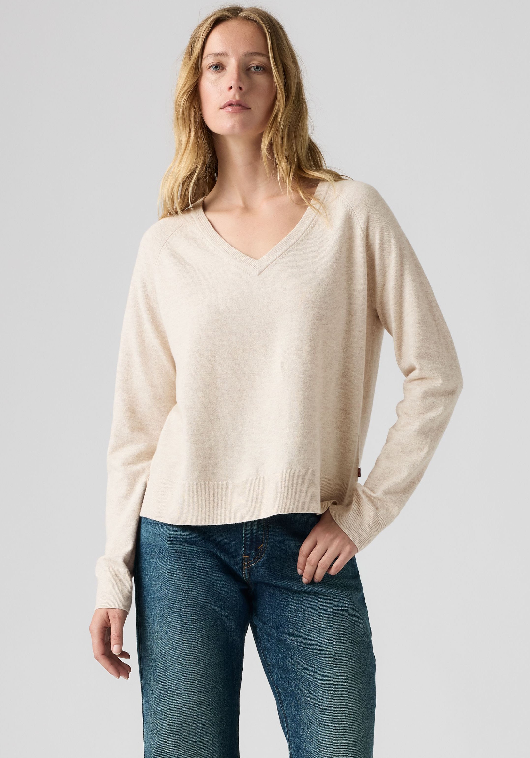 Image of Levis V-Ausschnitt-Pullover "SUPER SOFT VNECK PULLOVER" im Bund beidseitig mit kurzem Schlitz