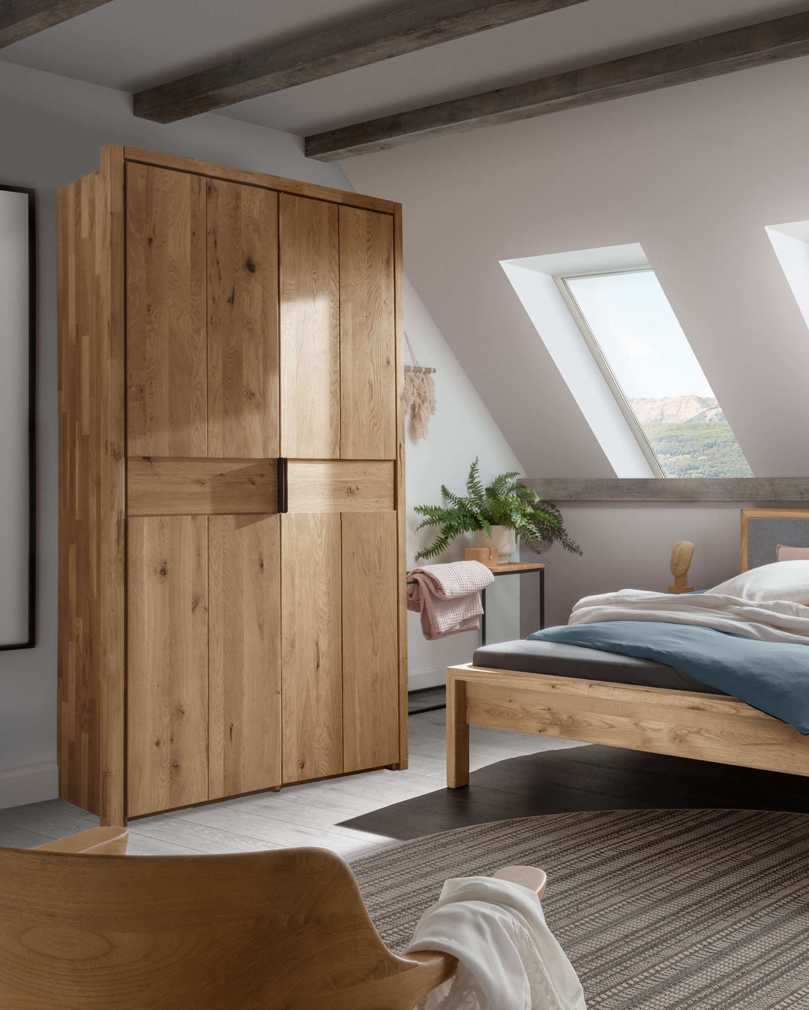GOODproduct Kleiderschrank »Huven aus Massivholz Eiche im Scandi Stil – geräumig mit viel Stauraum« PREMIUM Ausführung: inkl. Leuchtelemente, Einlegeböden & Schubladen