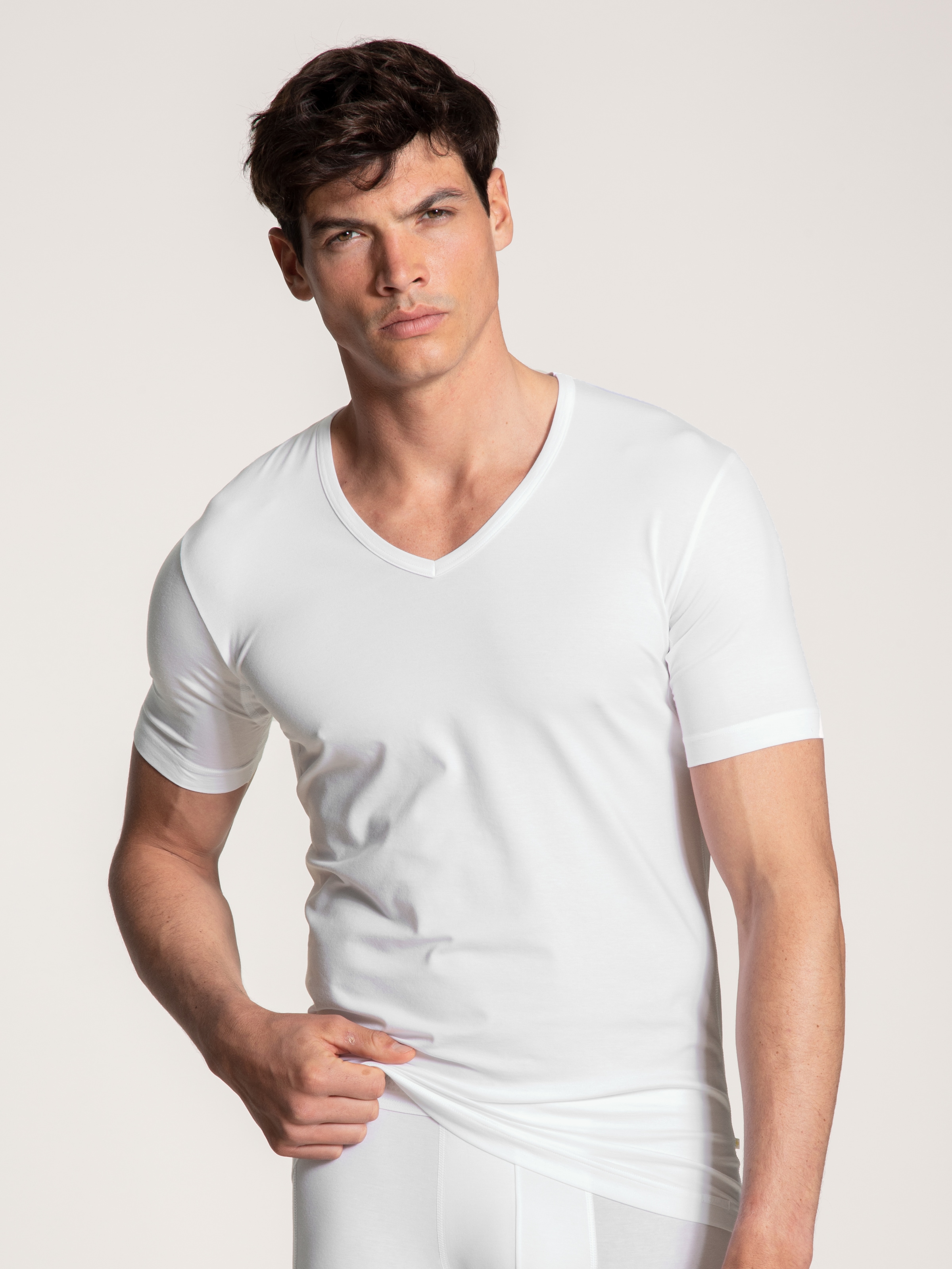 Image of CALIDA V-Shirt "Focus" V-Ausschnitt, Single Jersey Qualität, schnelltrocknend, Kurzarm